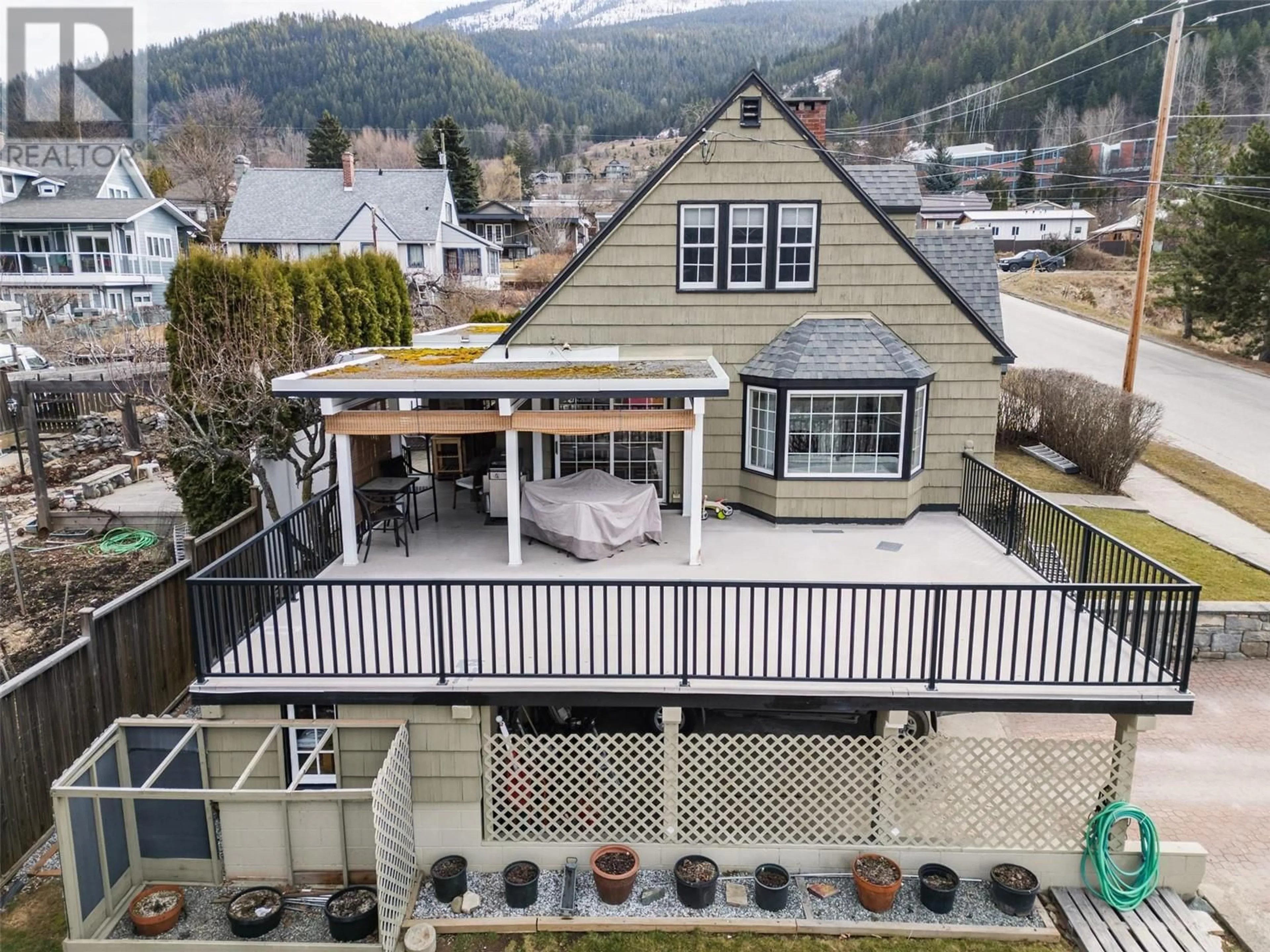A pic from outside/outdoor area/front of a property/back of a property/a pic from drone, mountain view for 707 COTTONWOOD STREET, Nelson British Columbia V1L3V8