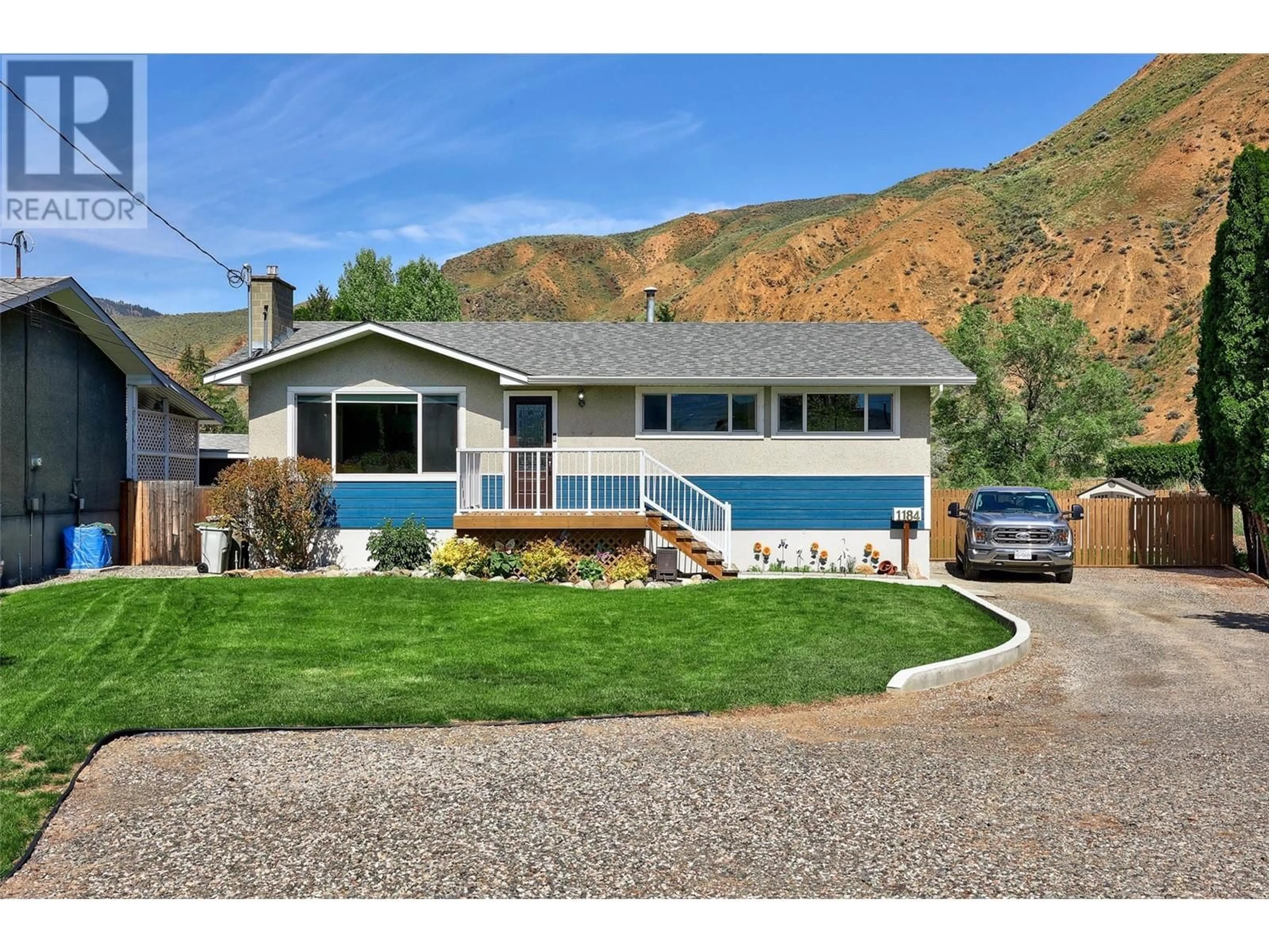 Home with vinyl exterior material, street for 1184 MCINNES PLACE, Kamloops British Columbia V2B5T6
