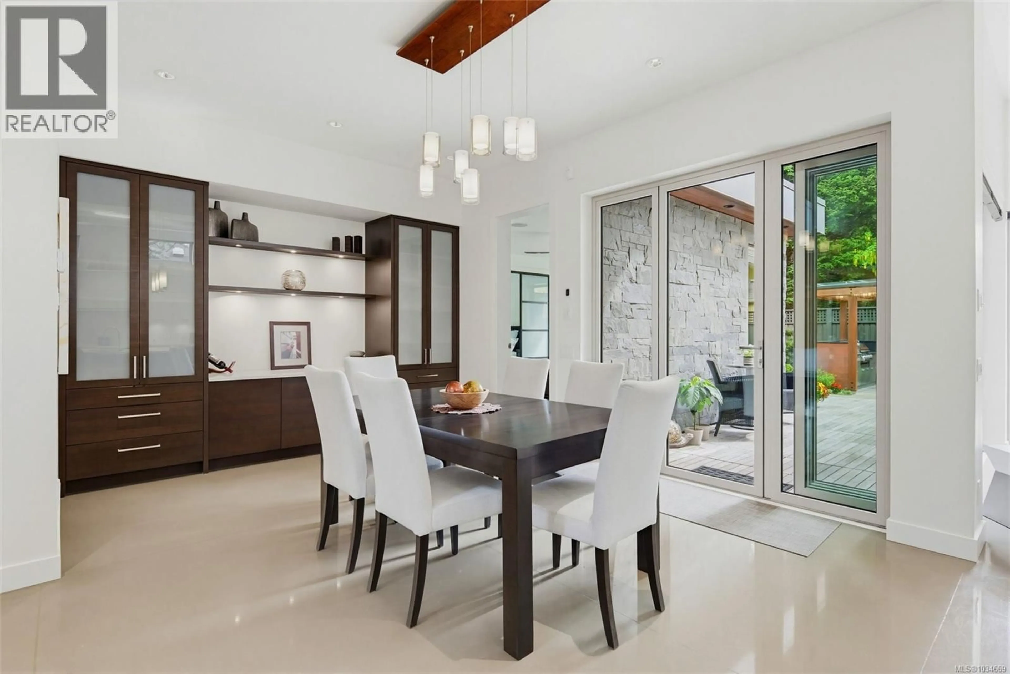Dining room, ceramic/tile floor for 1395 HAMPSHIRE ROAD, Oak Bay British Columbia V8S4T5