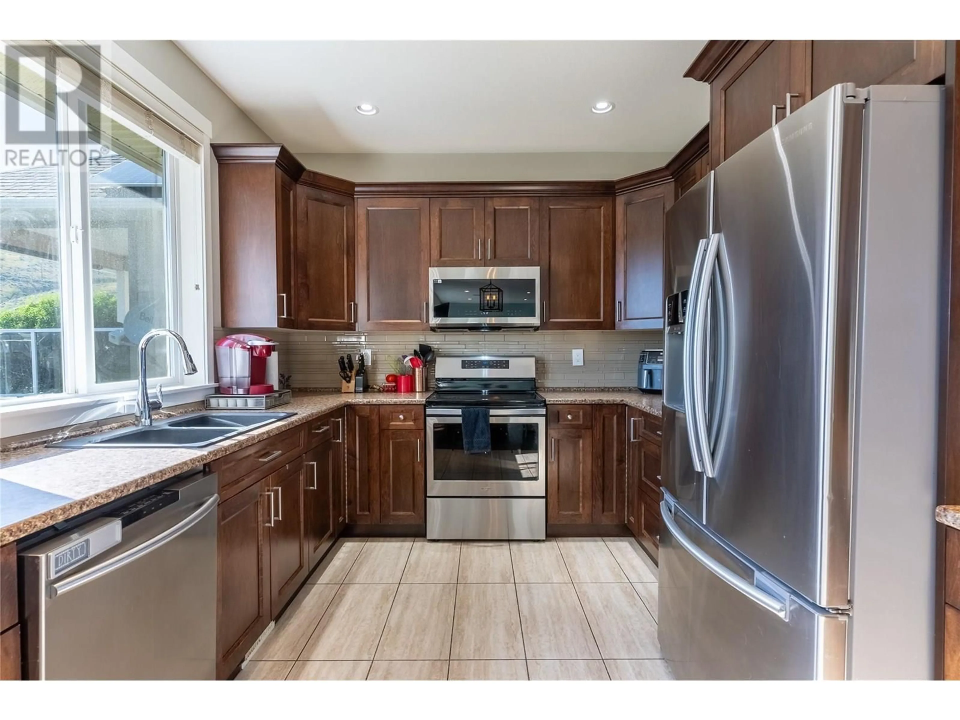 Open concept kitchen, ceramic/tile floor for 1041 SADDLEBACK COURT, Kamloops British Columbia V2B0B9