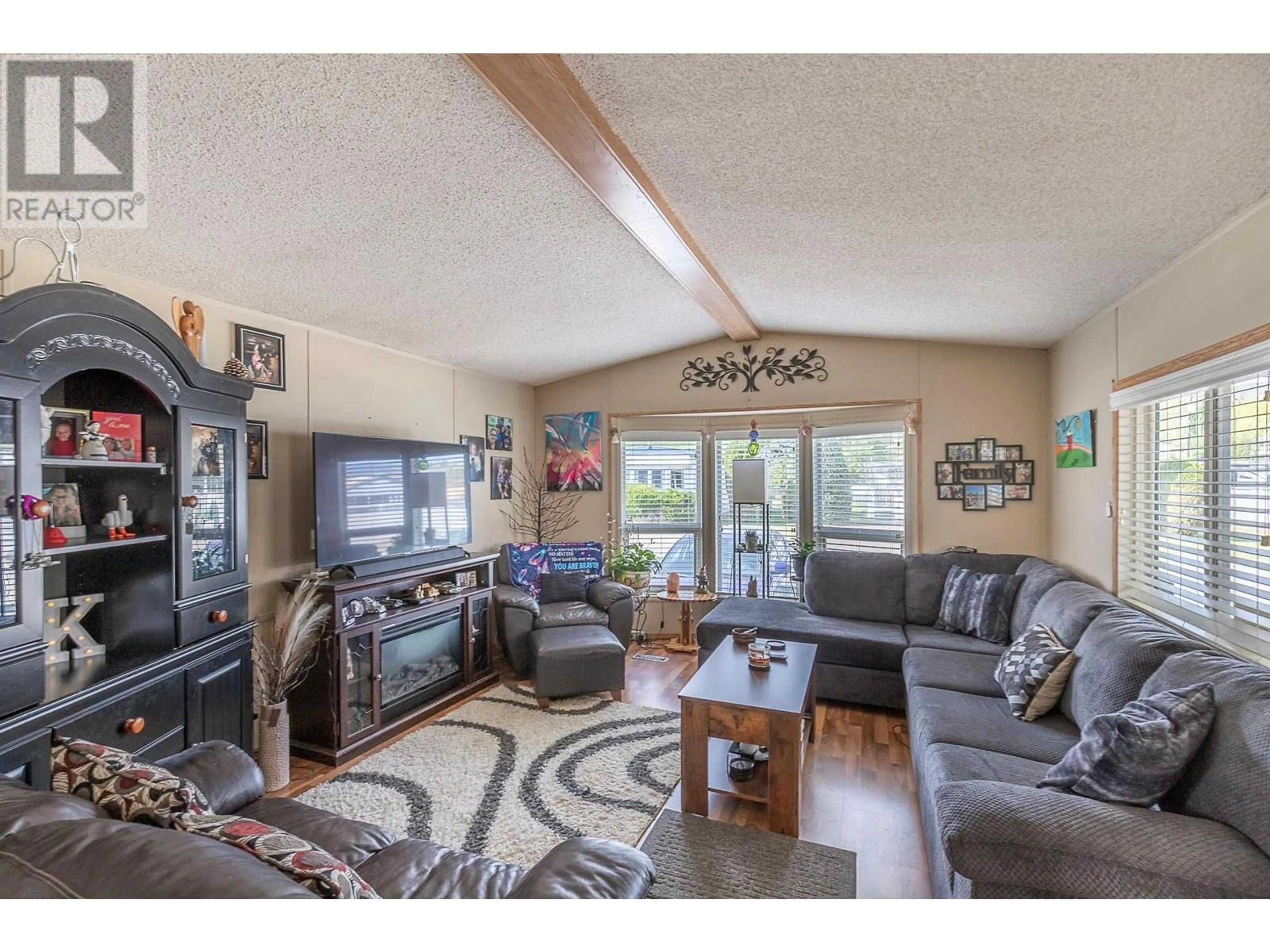 Living room with furniture, unknown for 13 - 2727 LAKESHORE ROAD, Vernon British Columbia V1H1X5