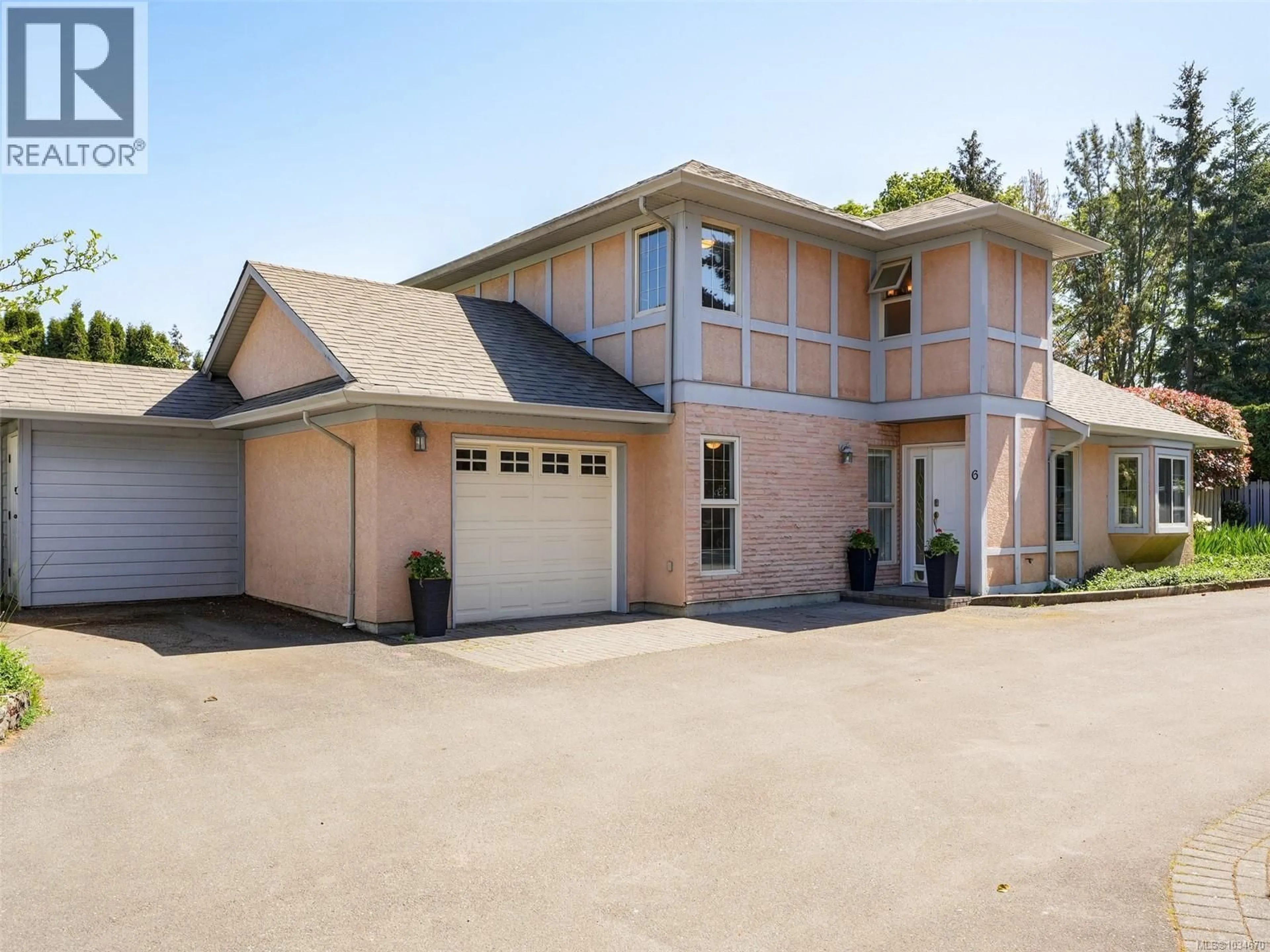 Home with vinyl exterior material, unknown for 6 - 1809 MCKENZIE AVENUE, Saanich British Columbia V8N1A6