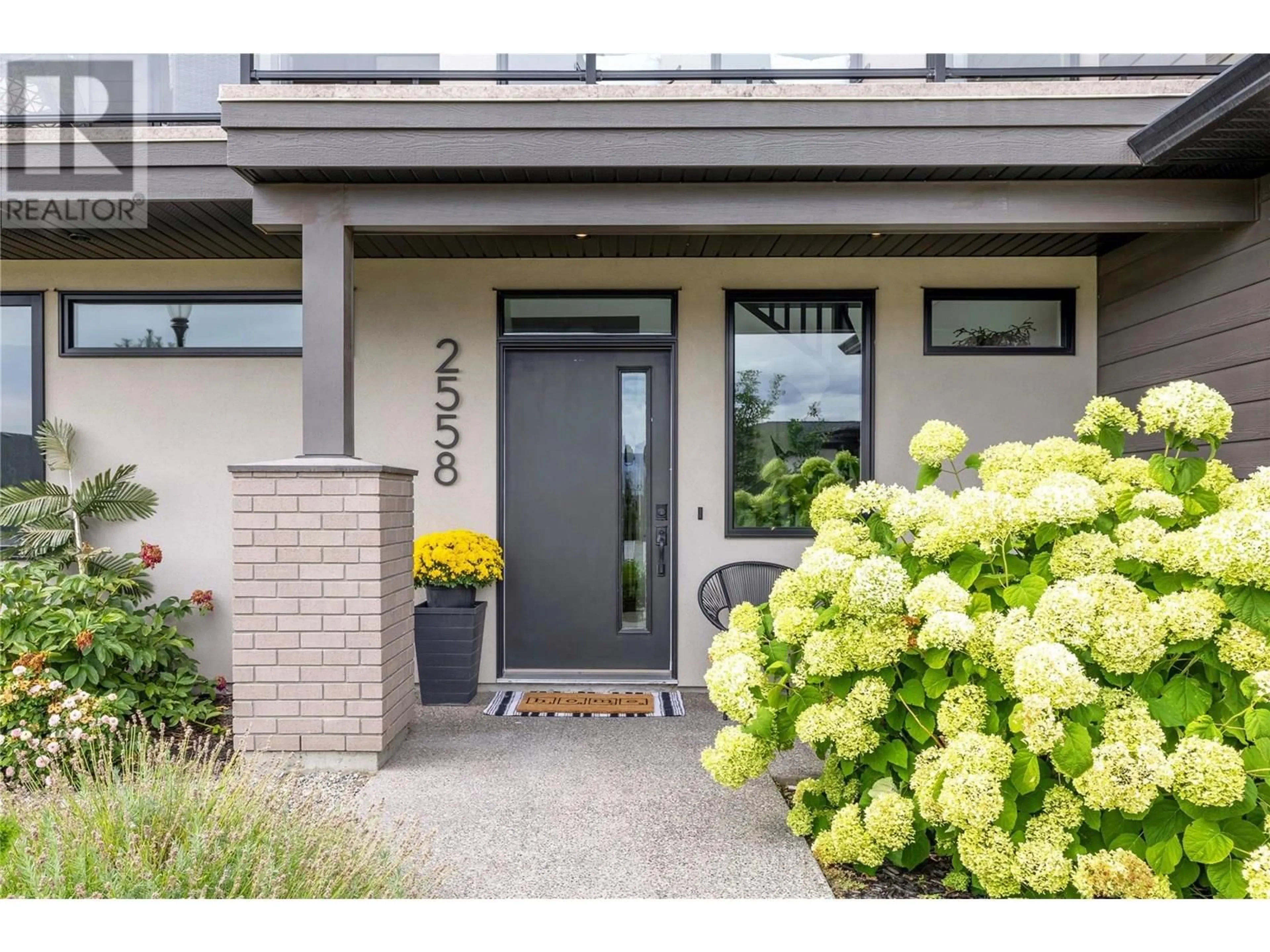Indoor entryway for 2558 CROWN CREST DRIVE, West Kelowna British Columbia V4T3M6