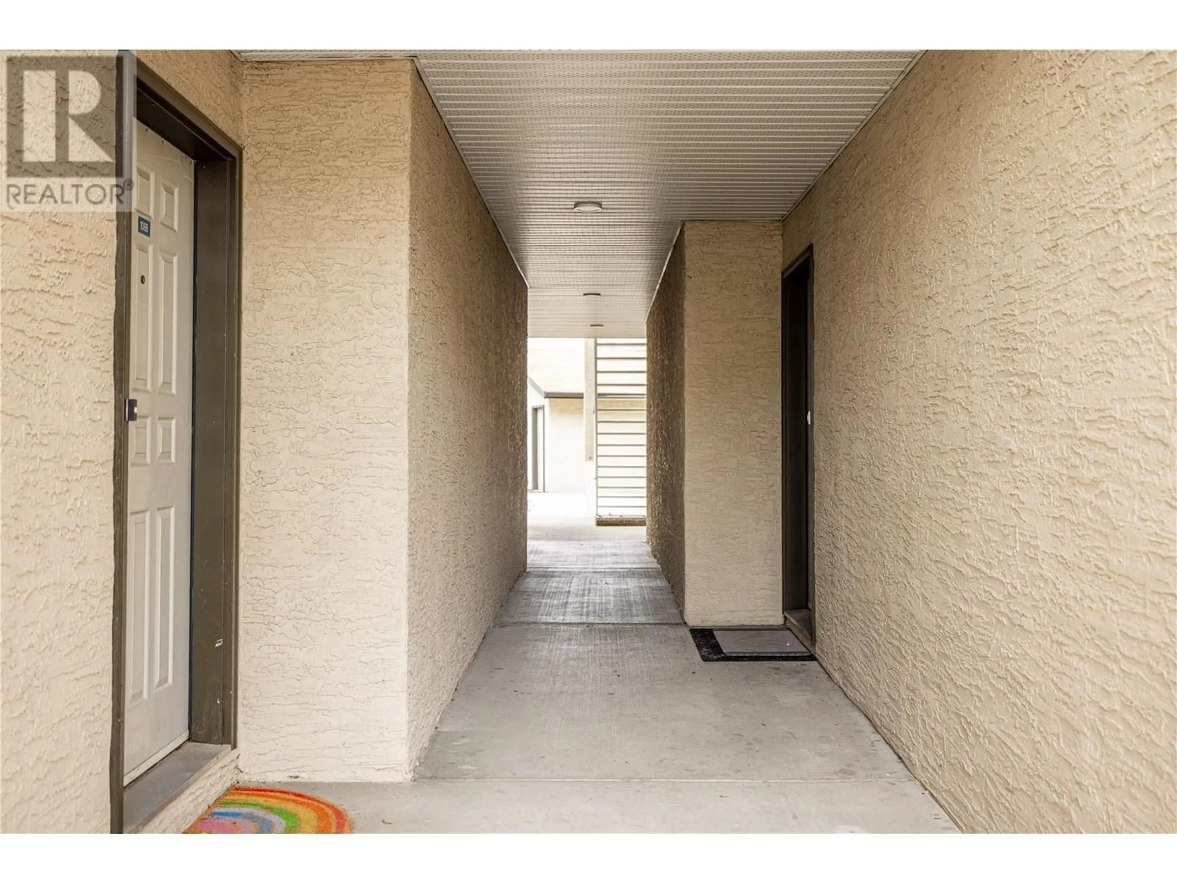 Indoor foyer for 108B - 735 COOK ROAD, Kelowna British Columbia V1W3G6