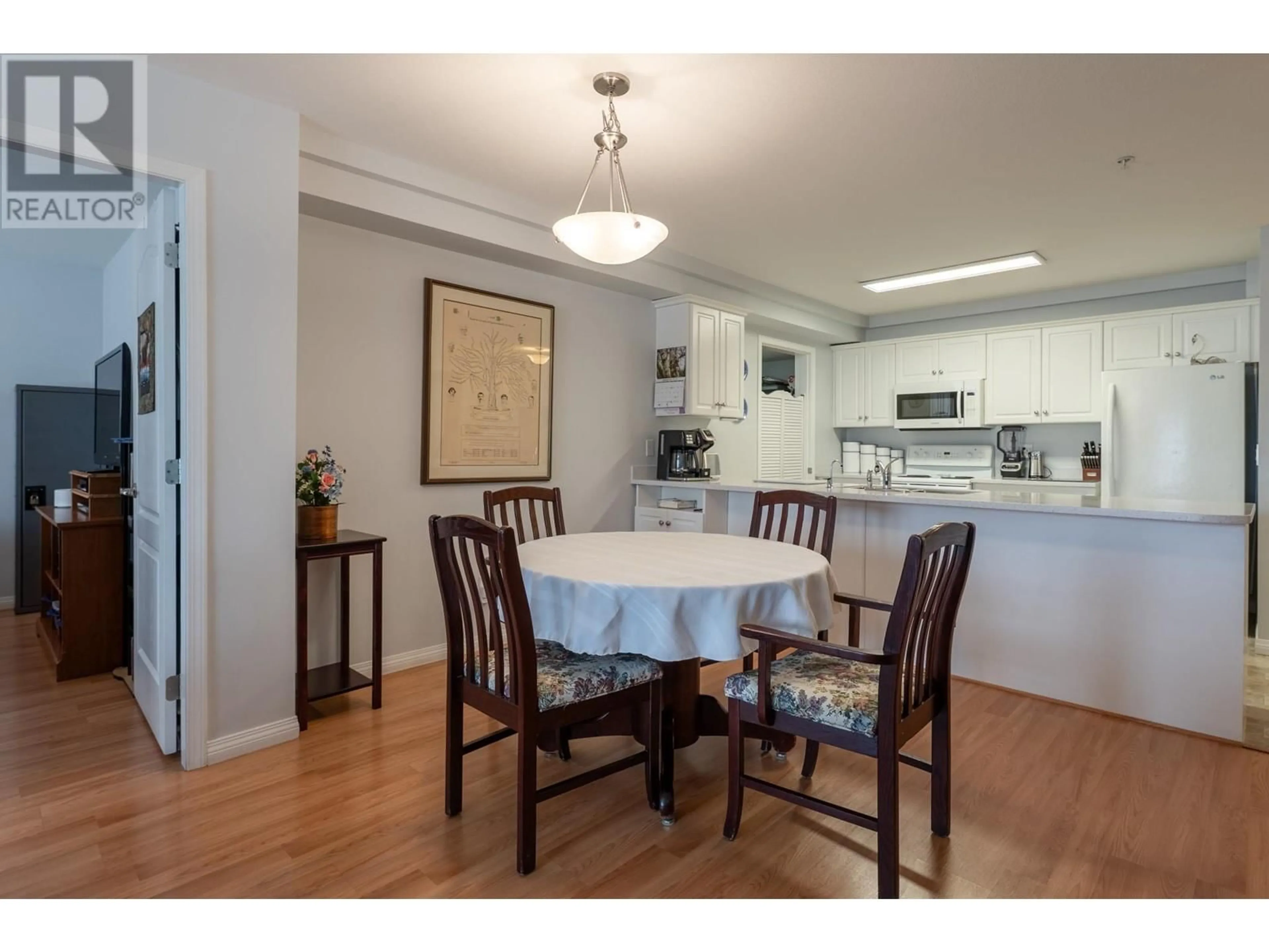Dining room, wood/laminate floor for 203 - 710 RUTLAND ROAD NORTH, Kelowna British Columbia V1X3B7