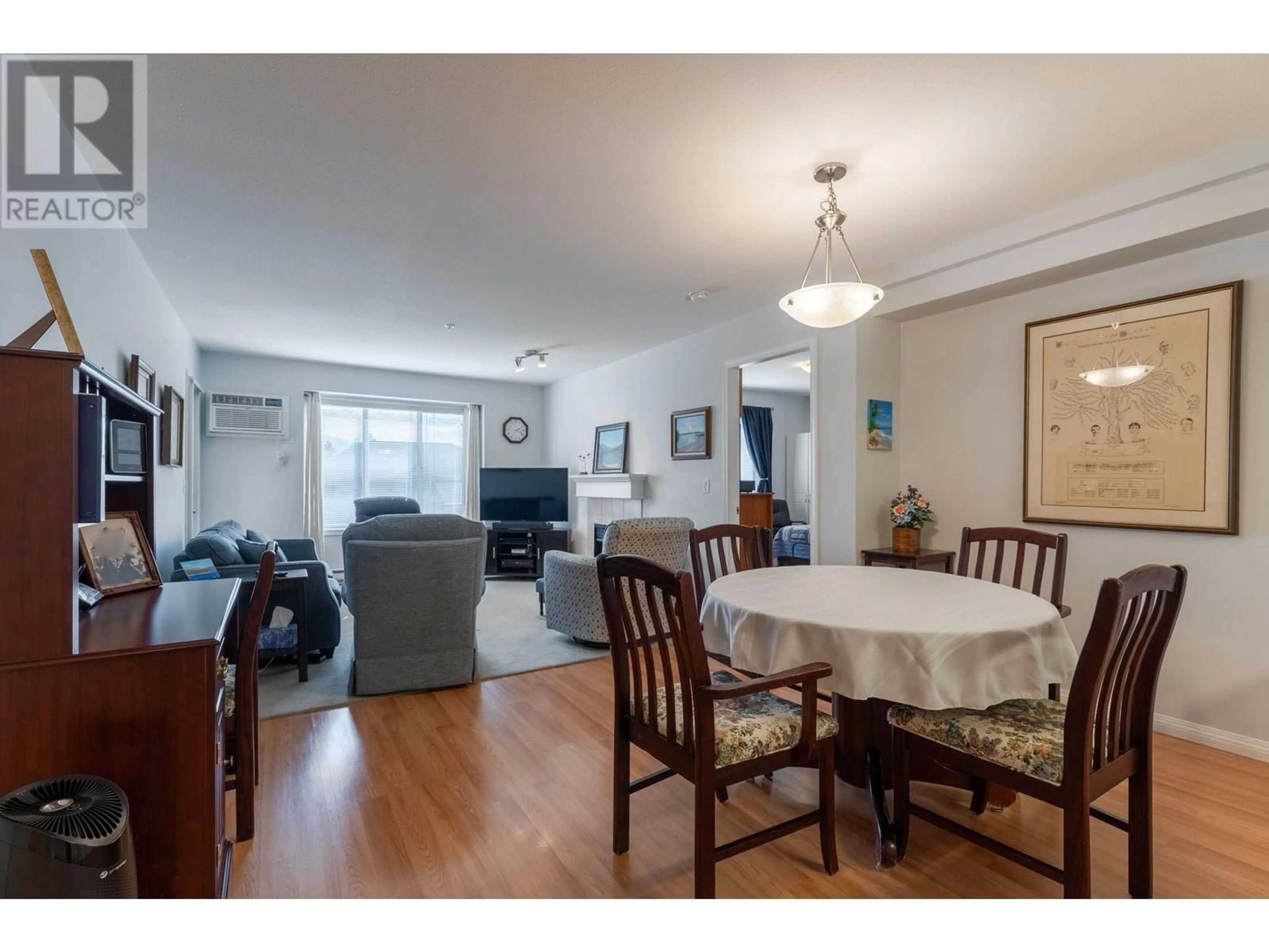 Living room with furniture, wood/laminate floor for 203 - 710 RUTLAND ROAD NORTH, Kelowna British Columbia V1X3B7