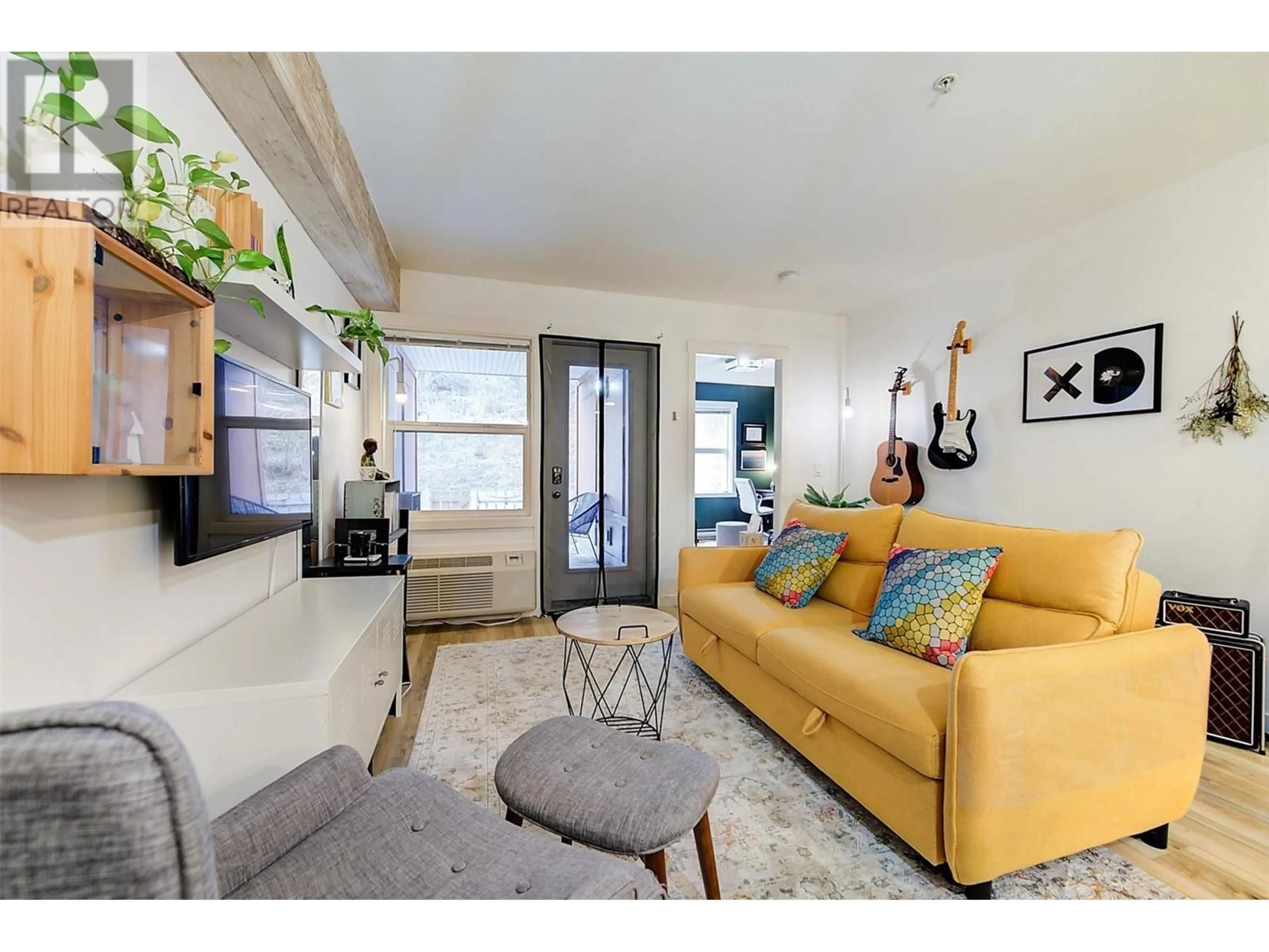 Living room with furniture, unknown for 210 - 1481 GLENMORE ROAD NORTH, Kelowna British Columbia V1V2C5