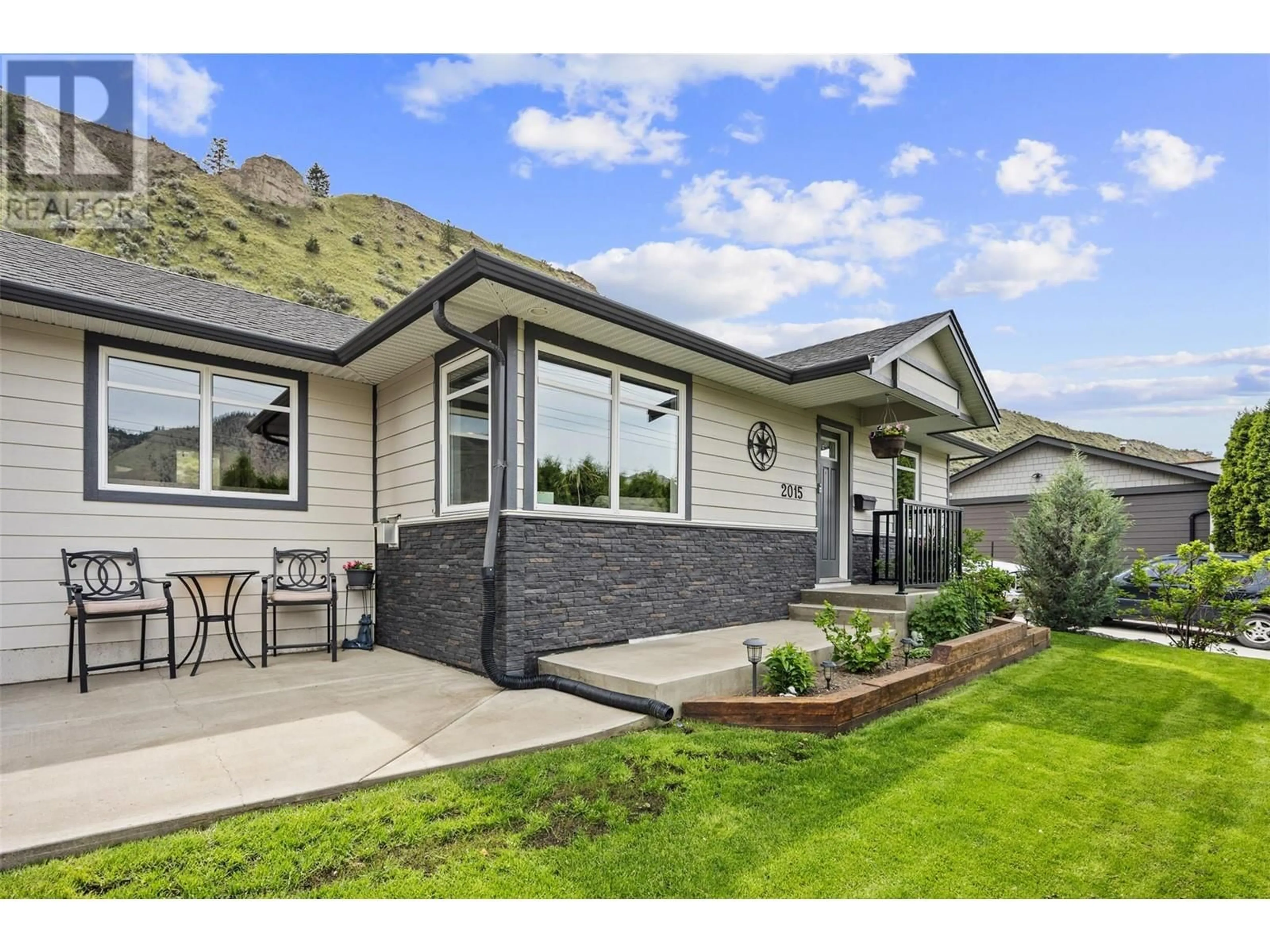 Home with vinyl exterior material, mountain view for 2015 VALLEYVIEW DRIVE, Kamloops British Columbia V2C4C3