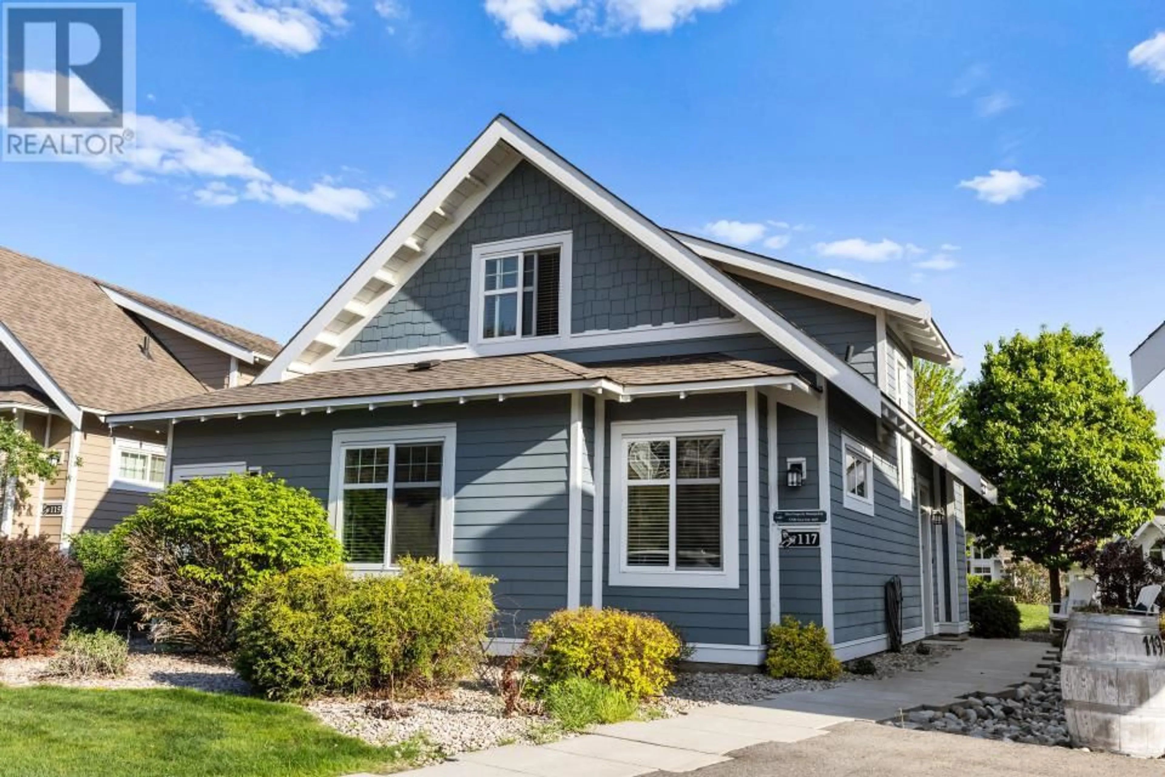 Home with vinyl exterior material, street for 4350 33 HIGHWAY, Beaverdell British Columbia V0H1A0