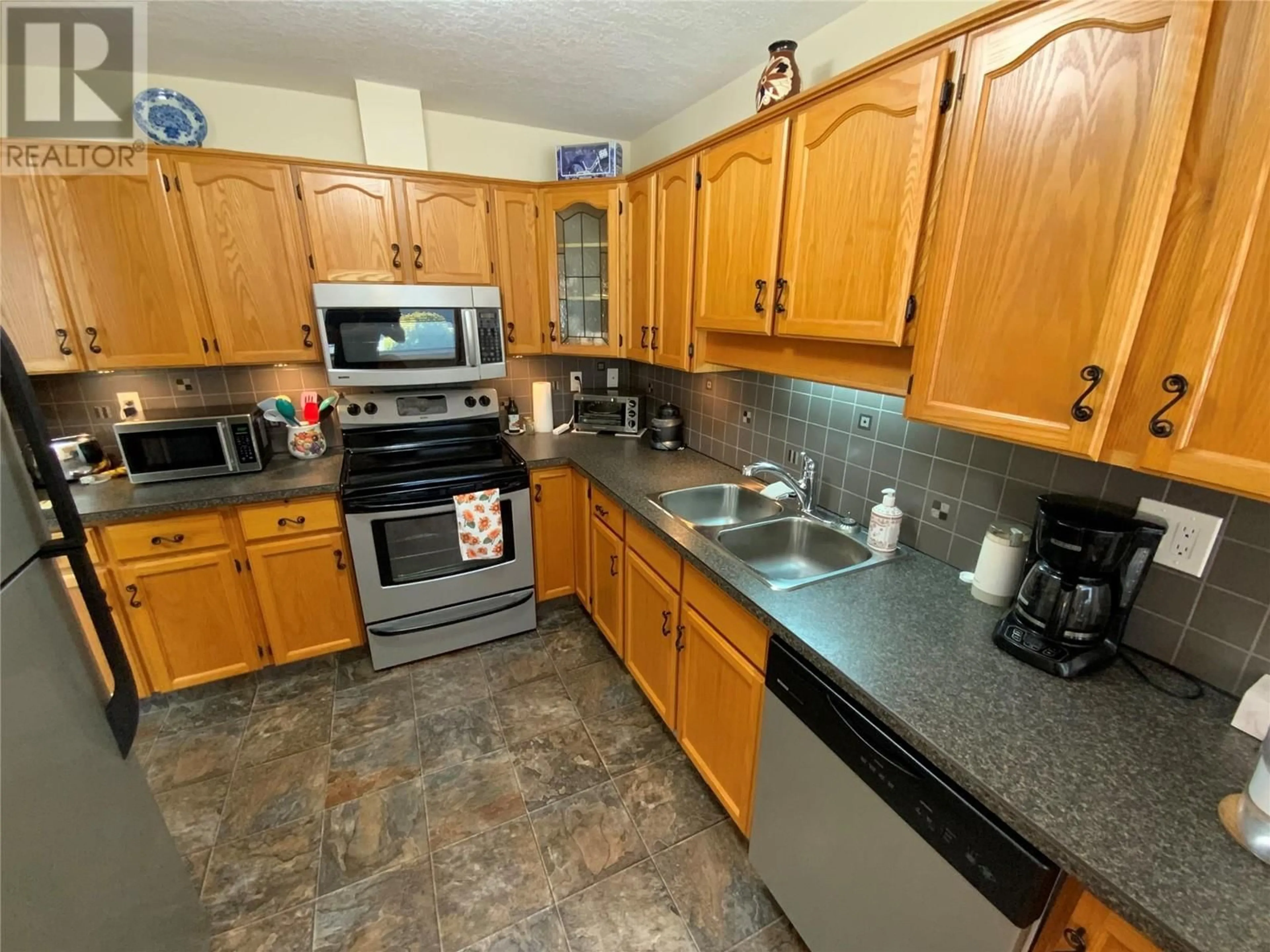 Standard kitchen, ceramic/tile floor for 110 - 3065 WILSON STREET, Penticton British Columbia V2A7K2