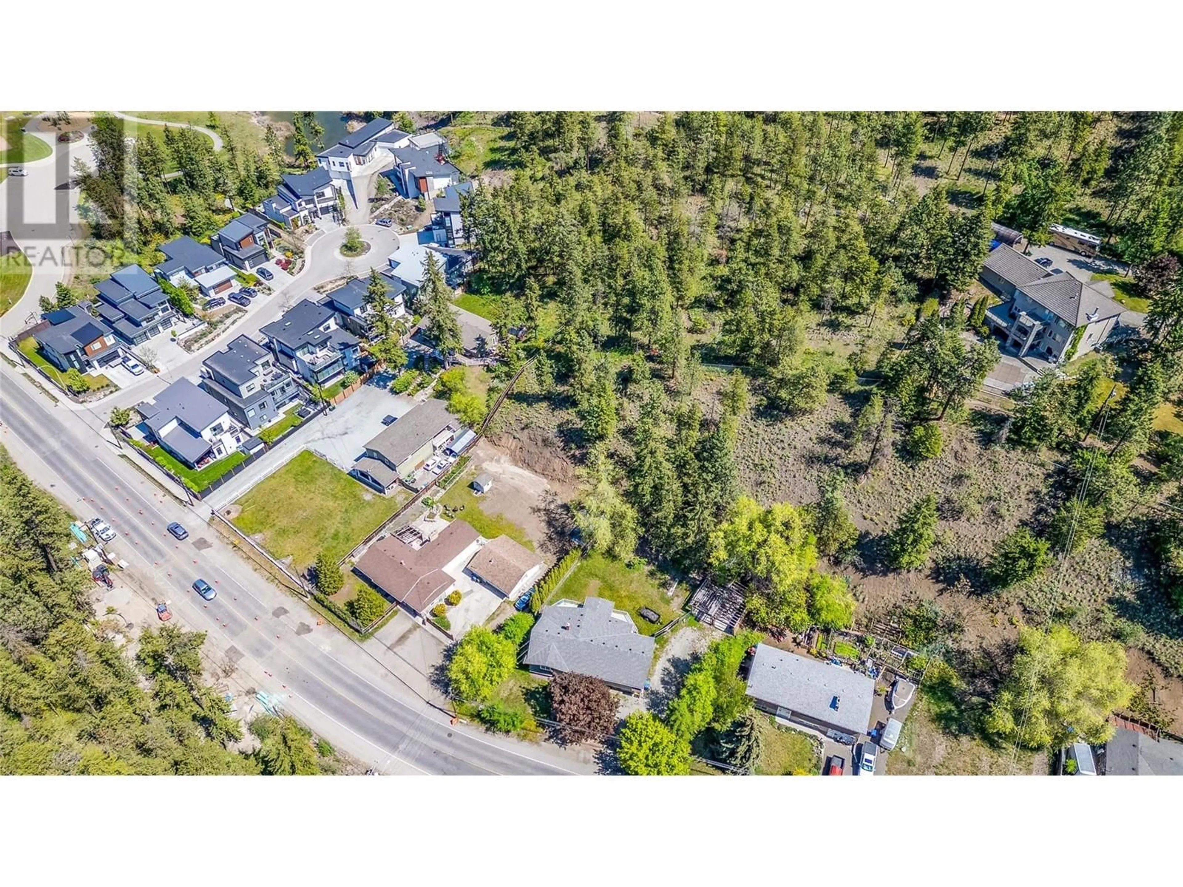 A pic from outside/outdoor area/front of a property/back of a property/a pic from drone, street for 365 CLIFTON ROAD, Kelowna British Columbia V1V1A4