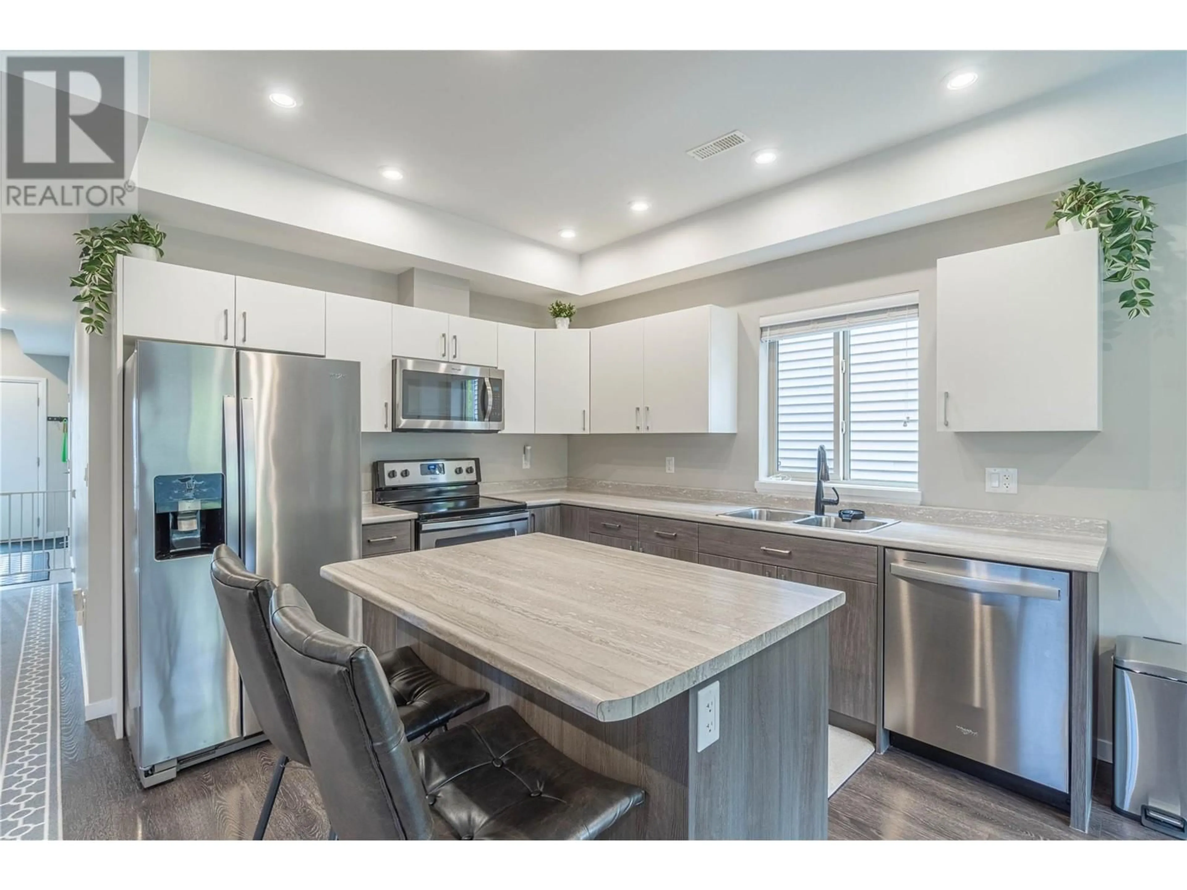 Open concept kitchen, ceramic/tile floor for 160 - 1850 HUGH ALLAN DRIVE, Kamloops British Columbia V1S0C8