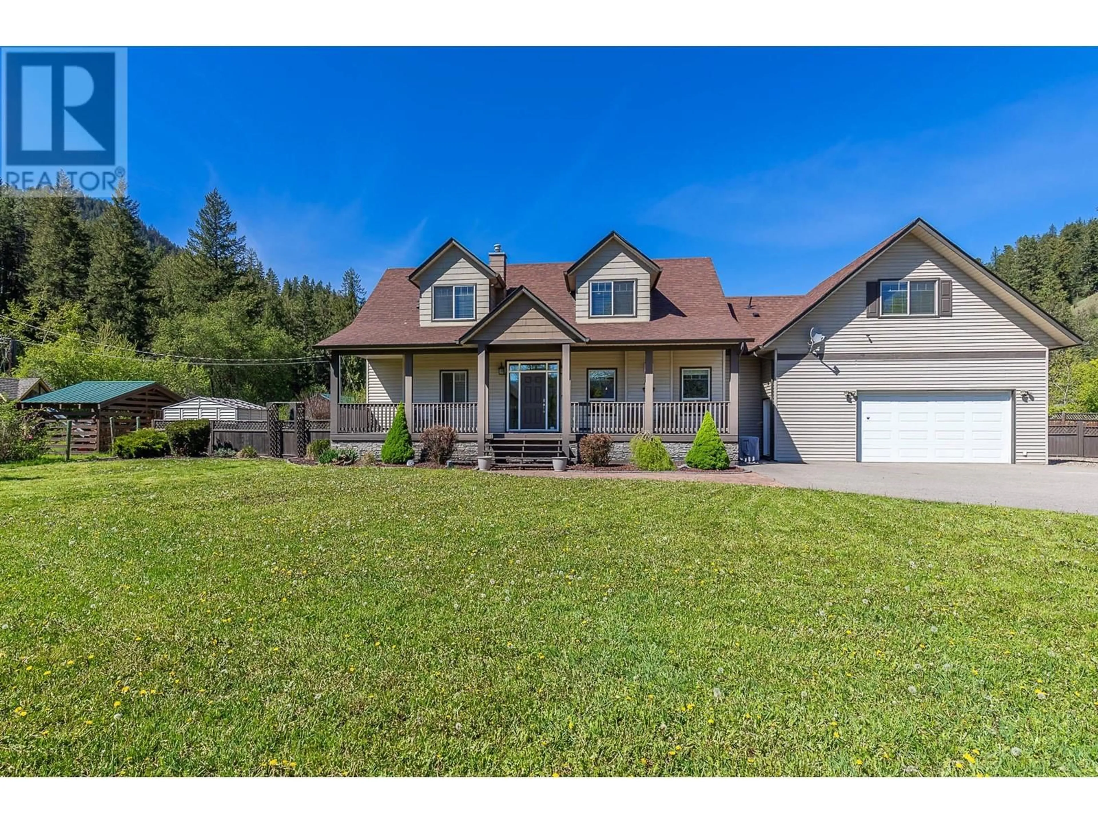 Home with vinyl exterior material, unknown for 5575 HIGHWAY 6 HIGHWAY, Coldstream British Columbia V1T3E2