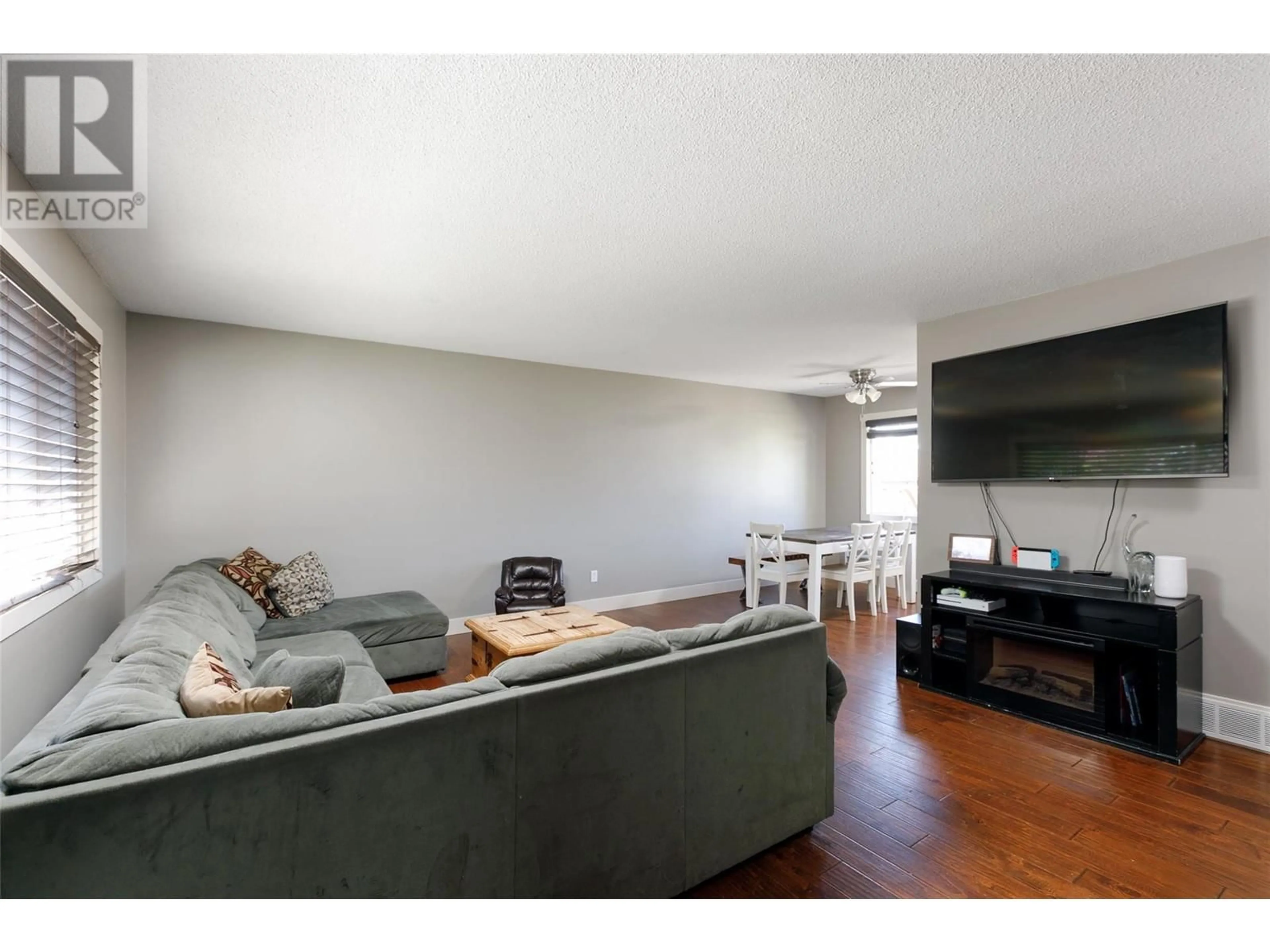 Living room with furniture, wood/laminate floor for 250 DUNDAS ROAD, Kelowna British Columbia V1X3X7