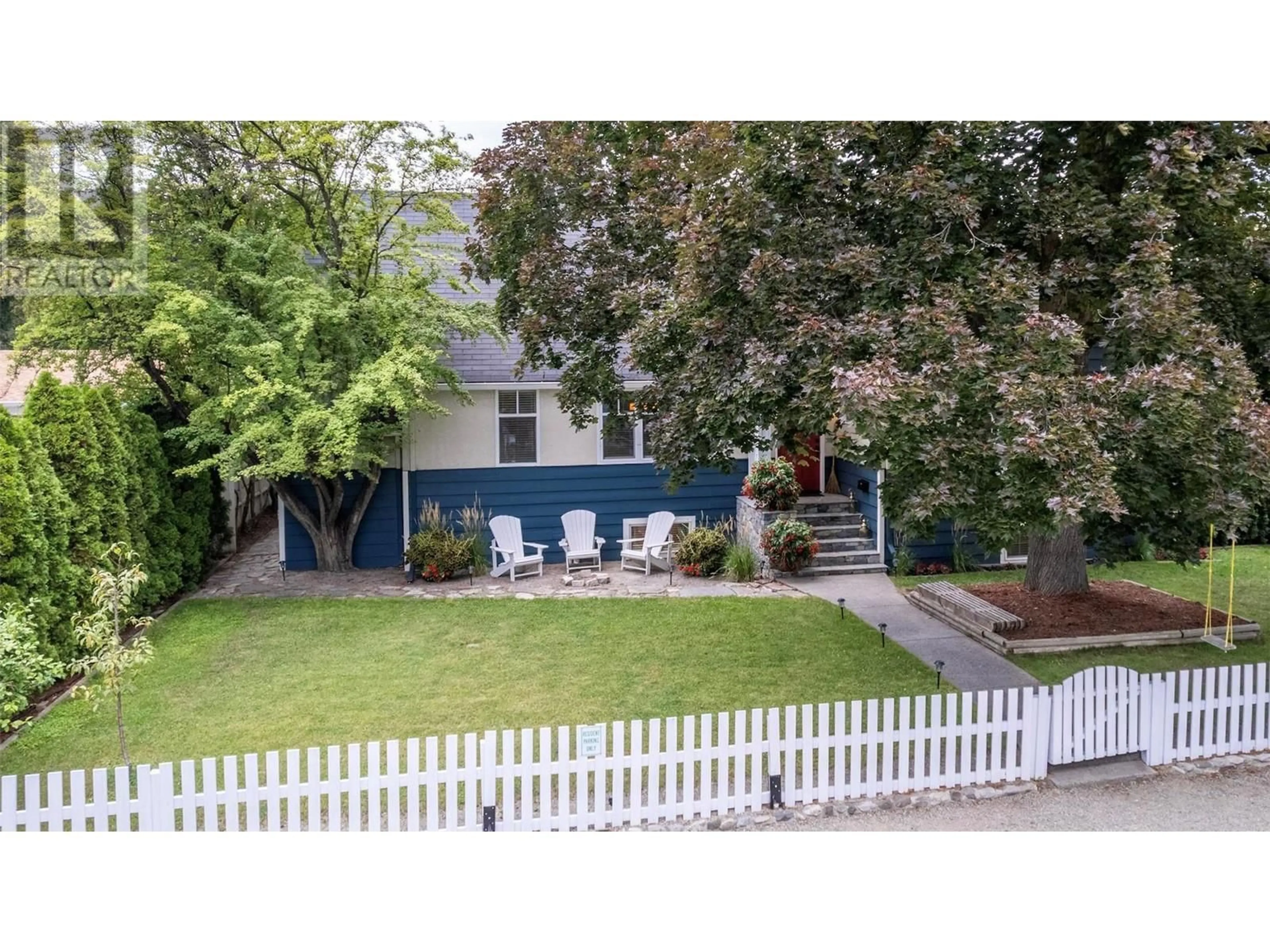 A pic from outside/outdoor area/front of a property/back of a property/a pic from drone, street for 1927 KNOX CRESCENT, Kelowna British Columbia V1Y1K9