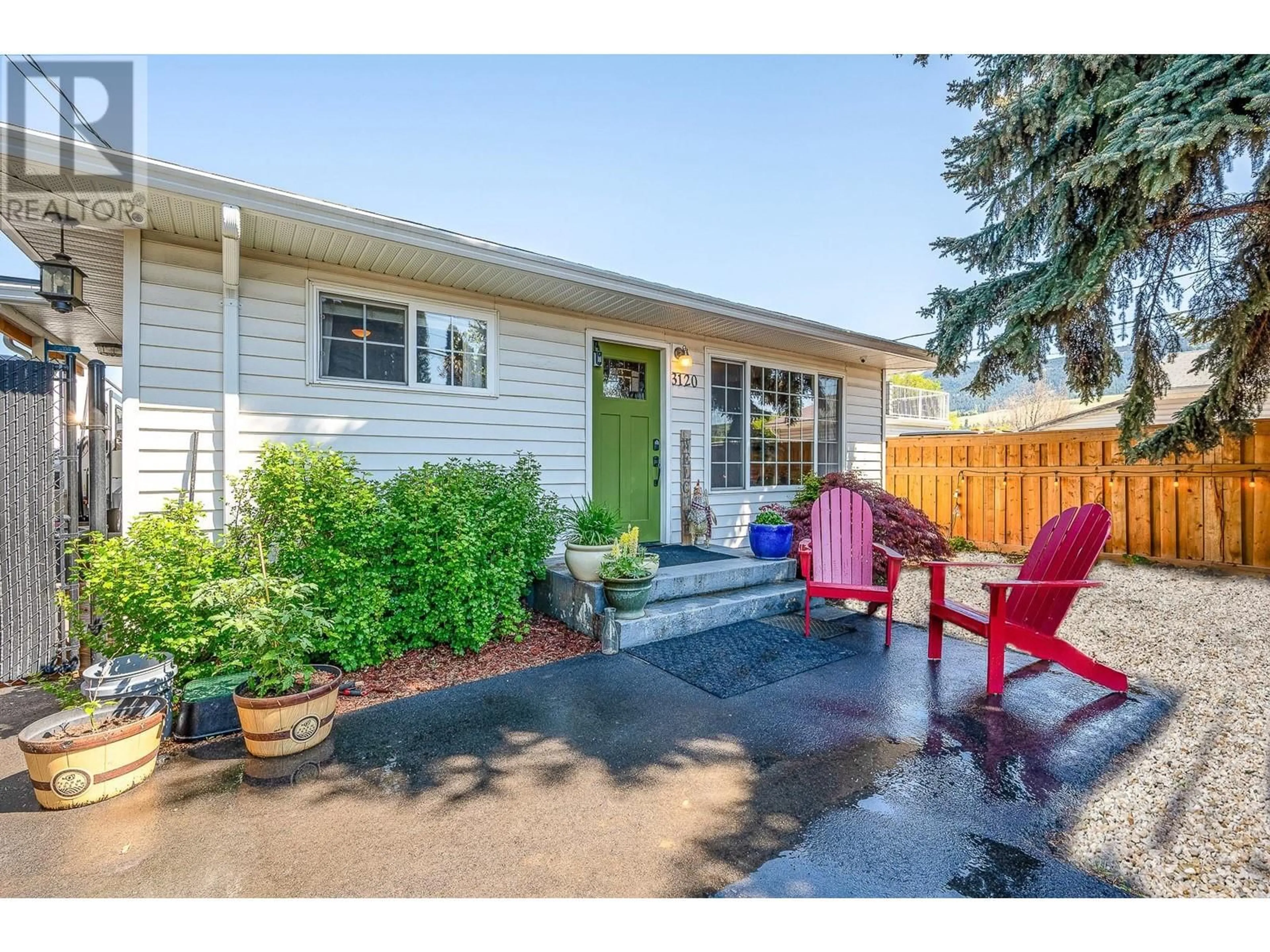 Home with vinyl exterior material, street for 3120 WOODSDALE ROAD, Lake Country British Columbia V4V2K3