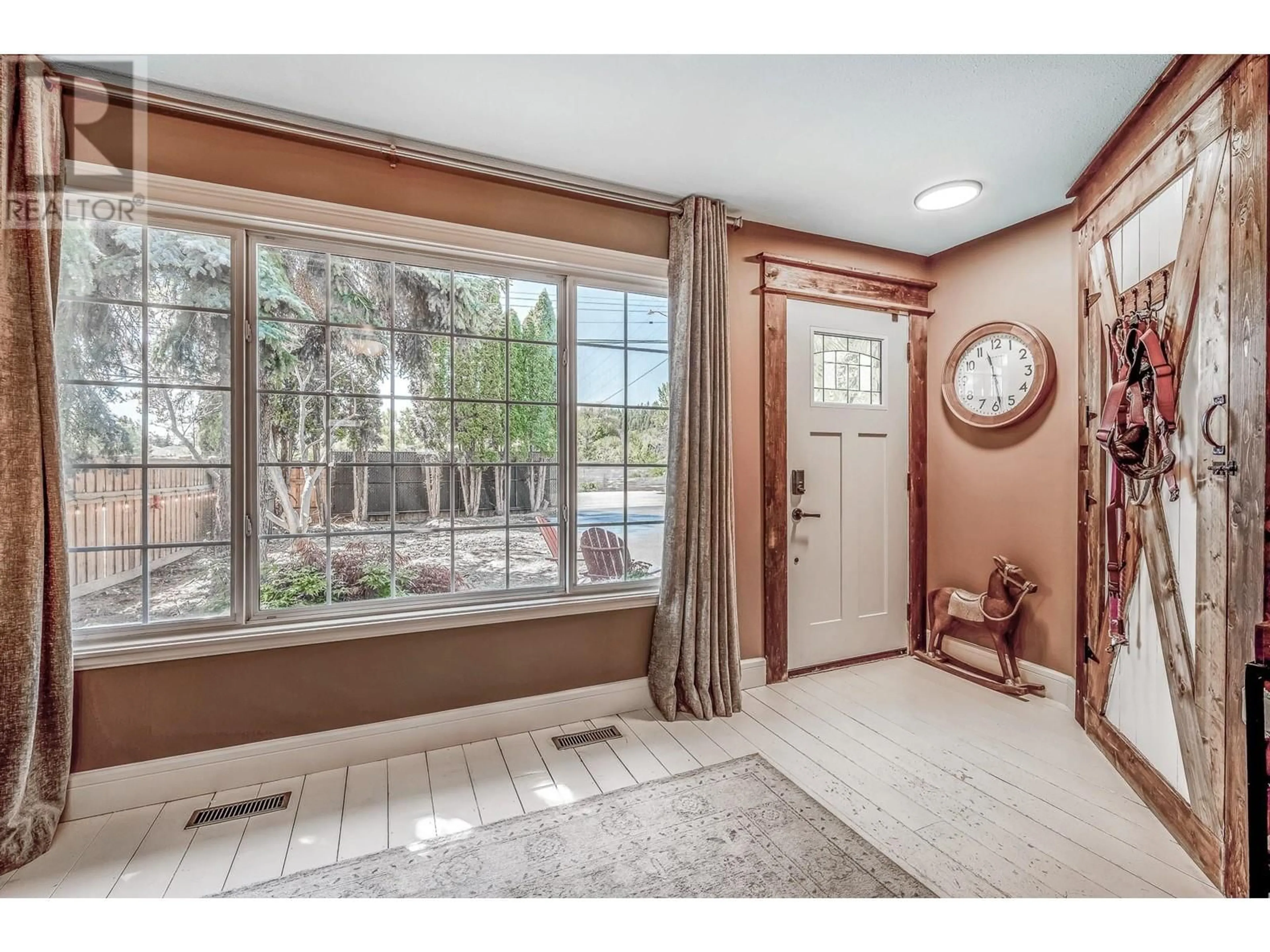 Indoor entryway for 3120 WOODSDALE ROAD, Lake Country British Columbia V4V2K3