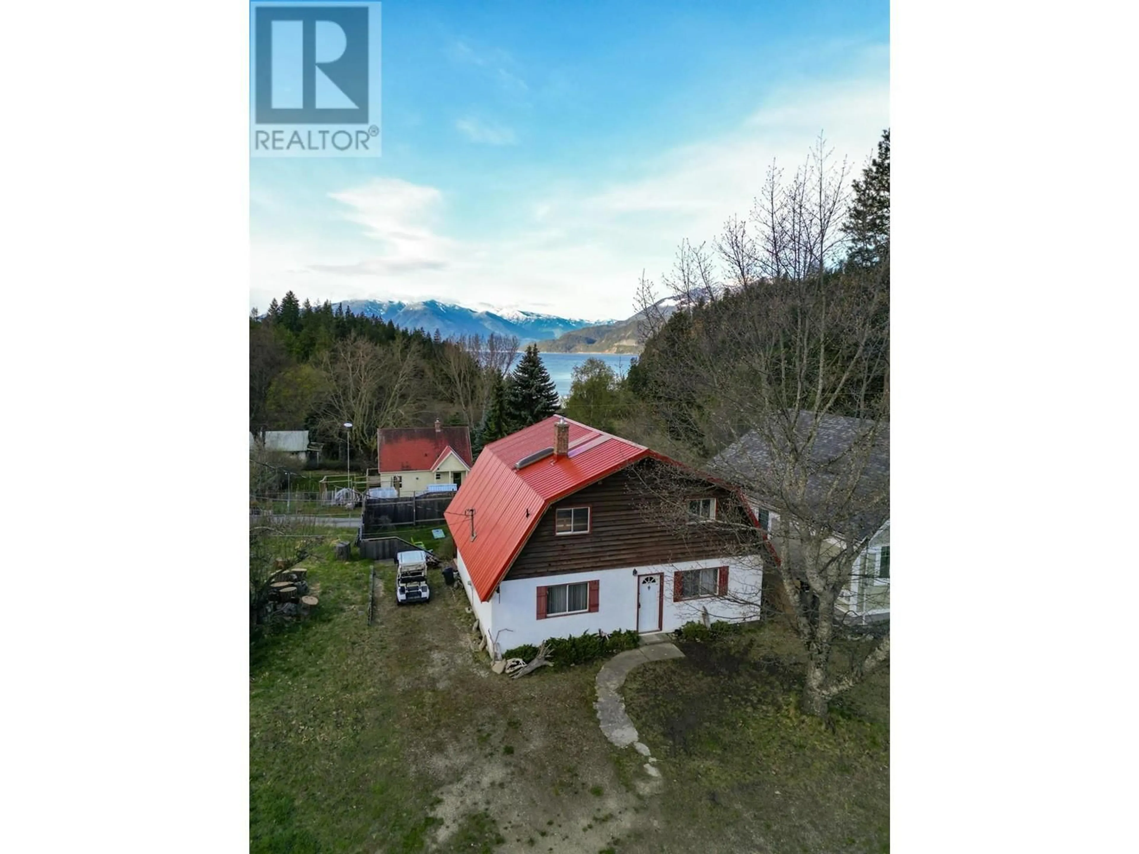 A pic from outside/outdoor area/front of a property/back of a property/a pic from drone, unknown for 309 FOWLER STREET, Riondel British Columbia V0B2B0