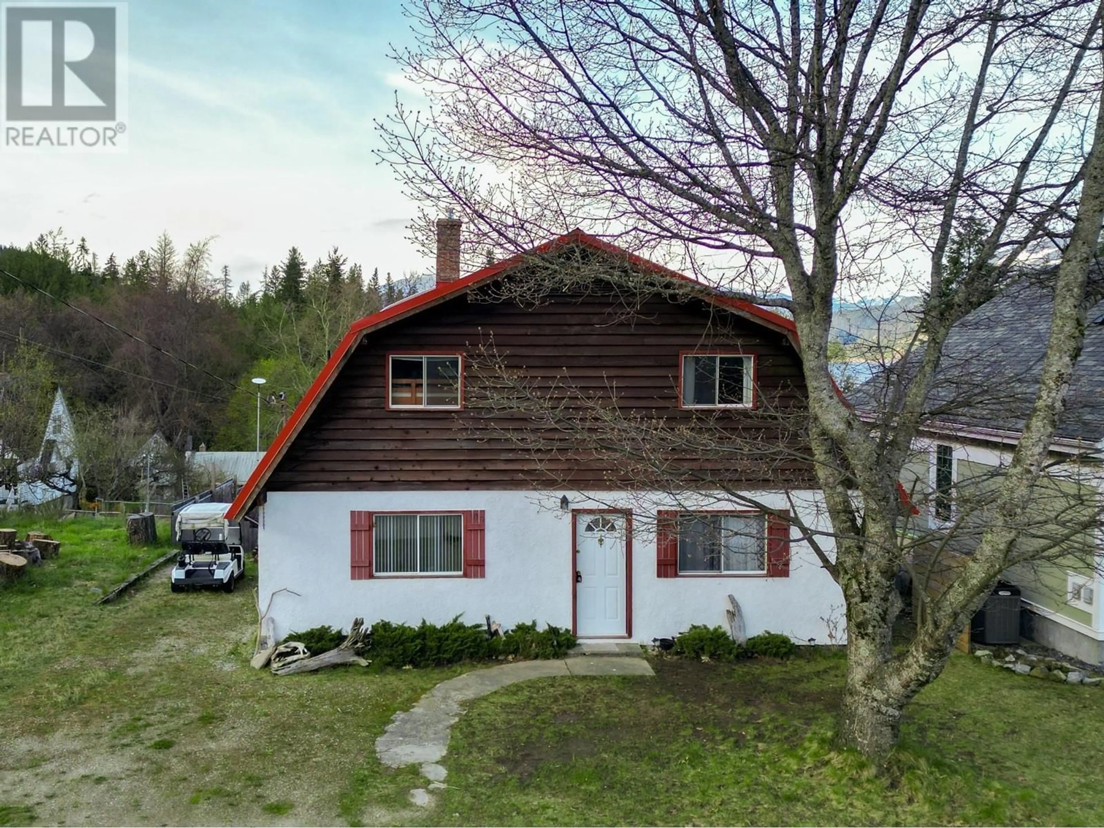 A pic from outside/outdoor area/front of a property/back of a property/a pic from drone, street for 309 FOWLER STREET, Riondel British Columbia V0B2B0
