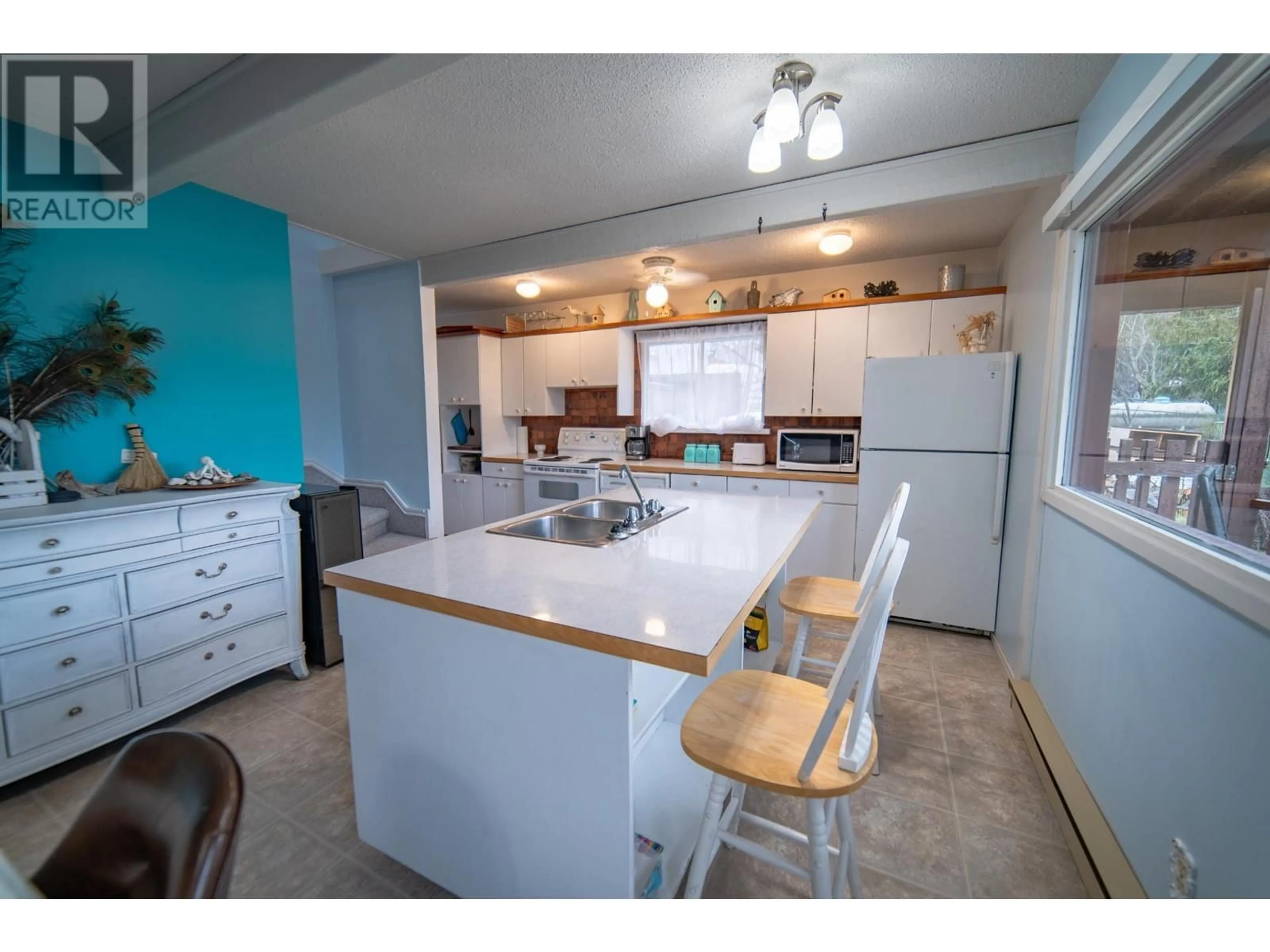 Open concept kitchen, unknown for 309 FOWLER STREET, Riondel British Columbia V0B2B0