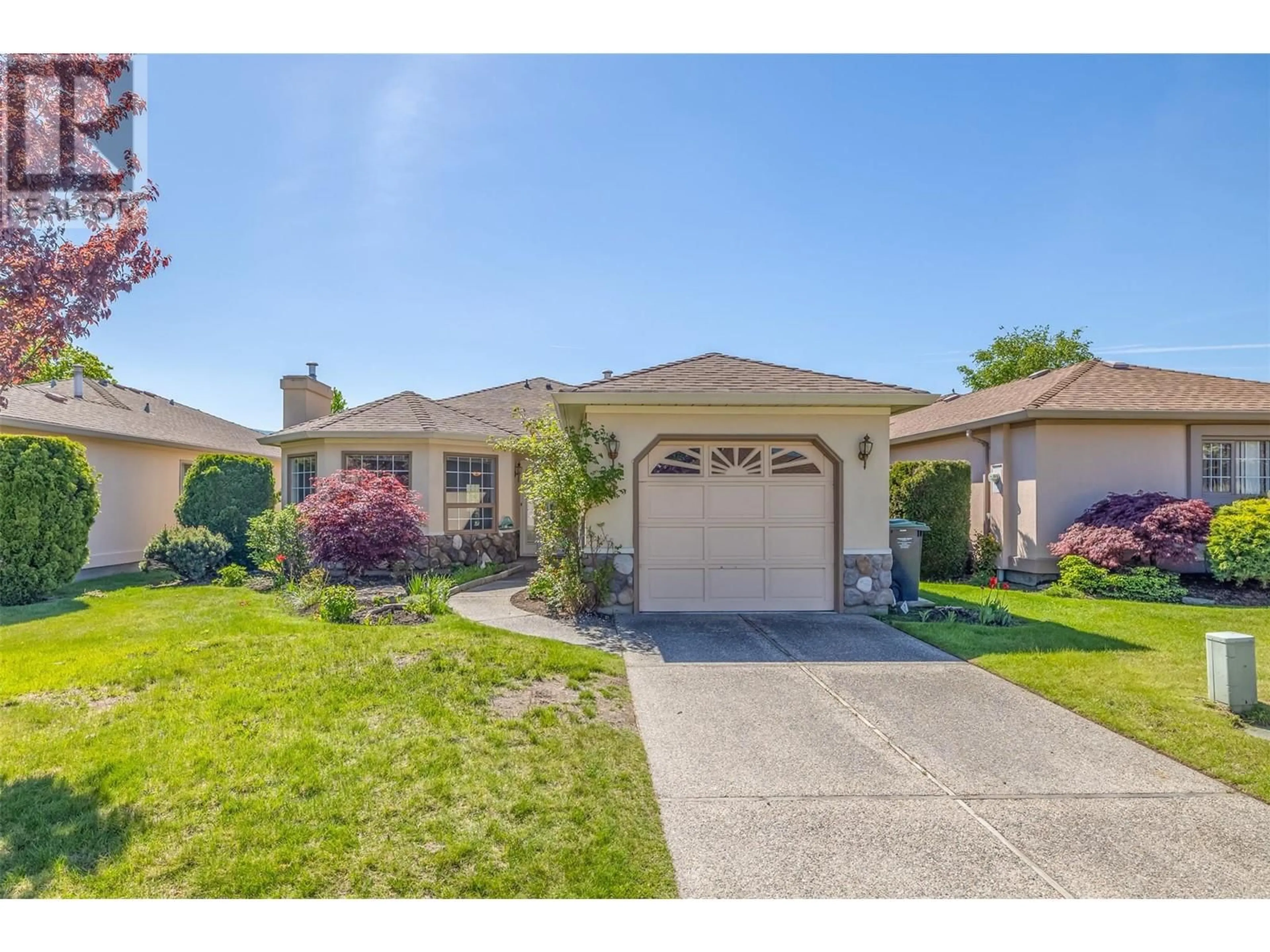 Home with vinyl exterior material, street for 9 - 1201 CAMERON AVENUE, Kelowna British Columbia V1W3R7
