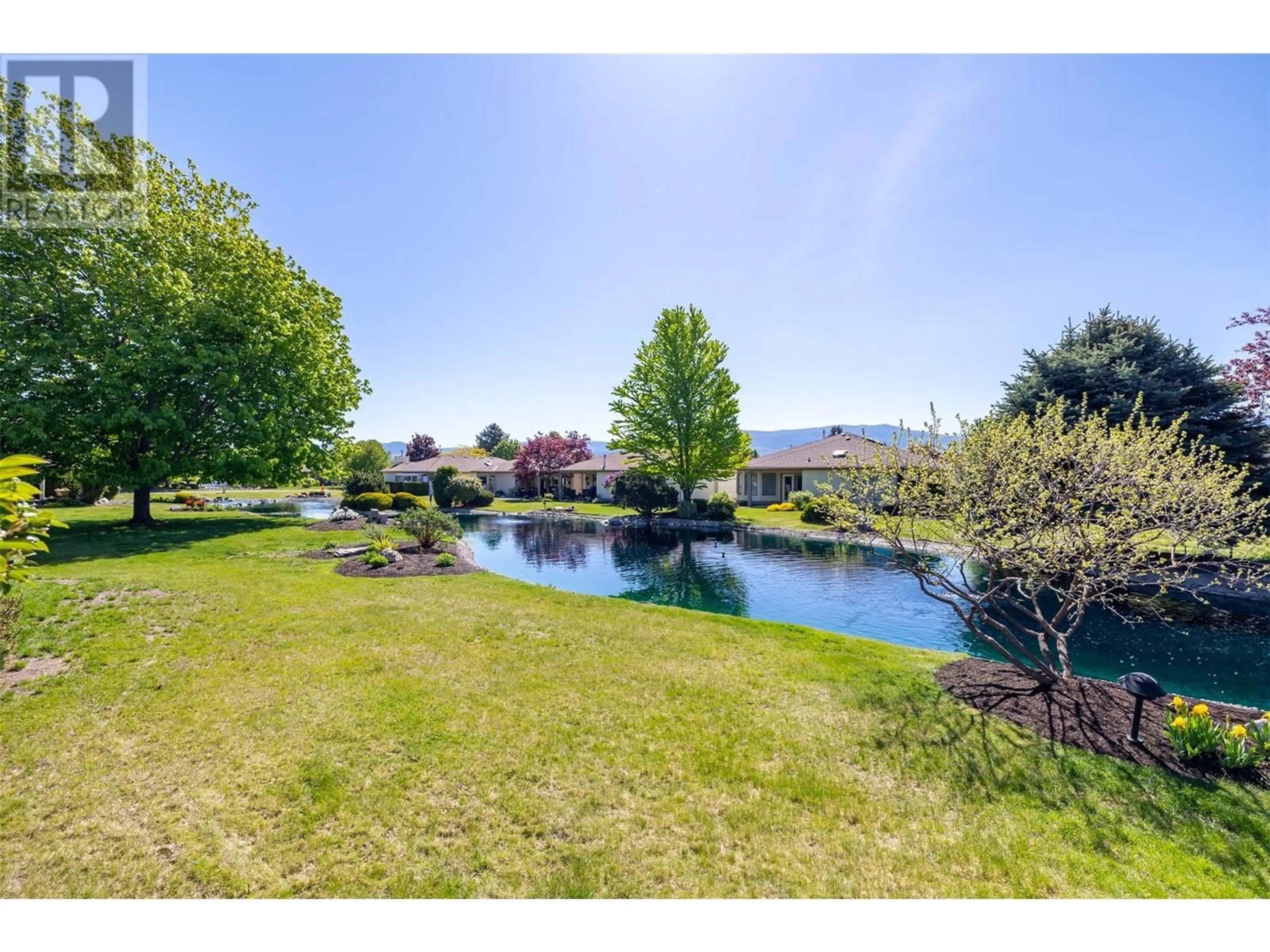 A pic from outside/outdoor area/front of a property/back of a property/a pic from drone, water/lake/river/ocean view for 9 - 1201 CAMERON AVENUE, Kelowna British Columbia V1W3R7