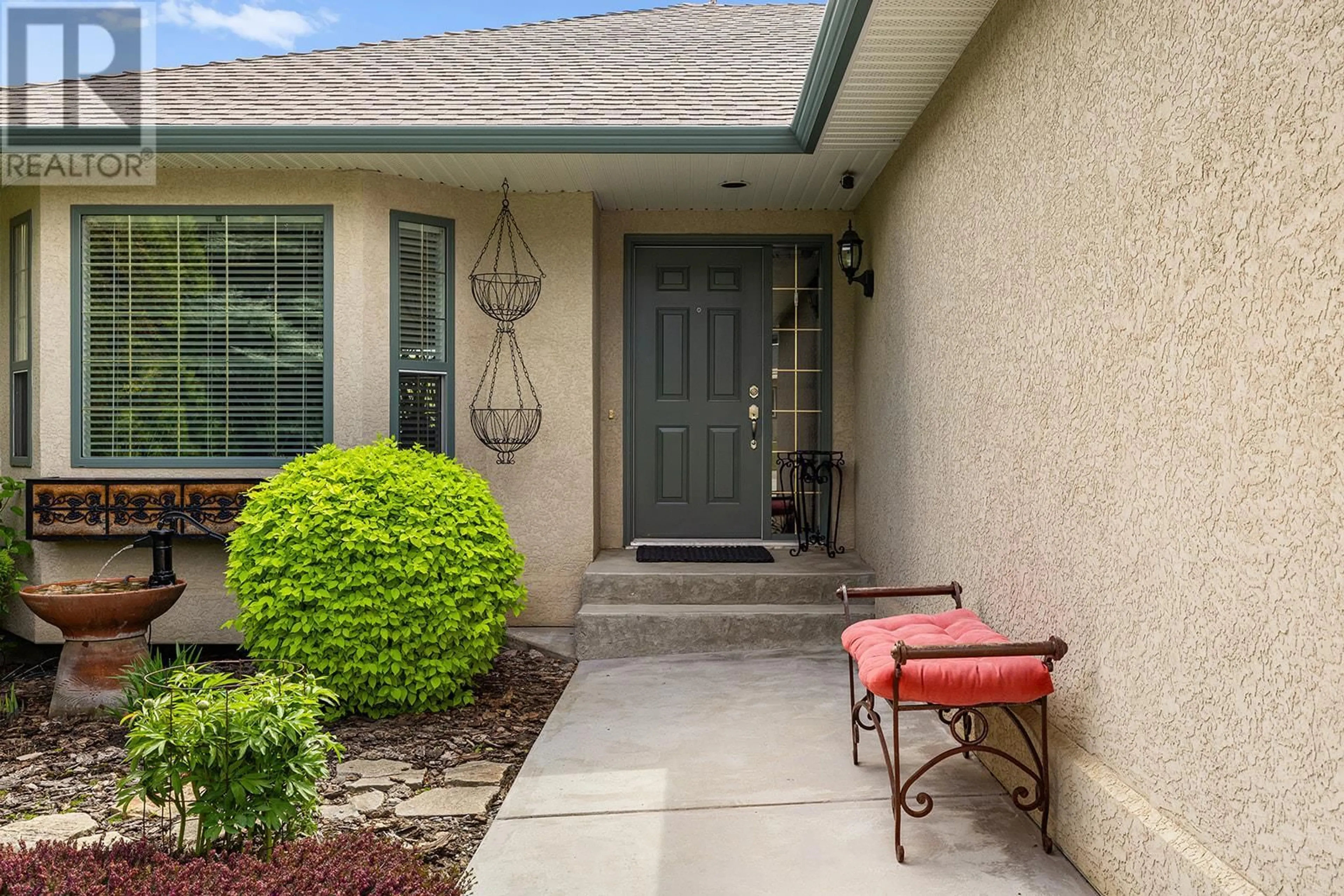 Indoor entryway for 1619 WILMOT COURT, Kelowna British Columbia V1P1M8