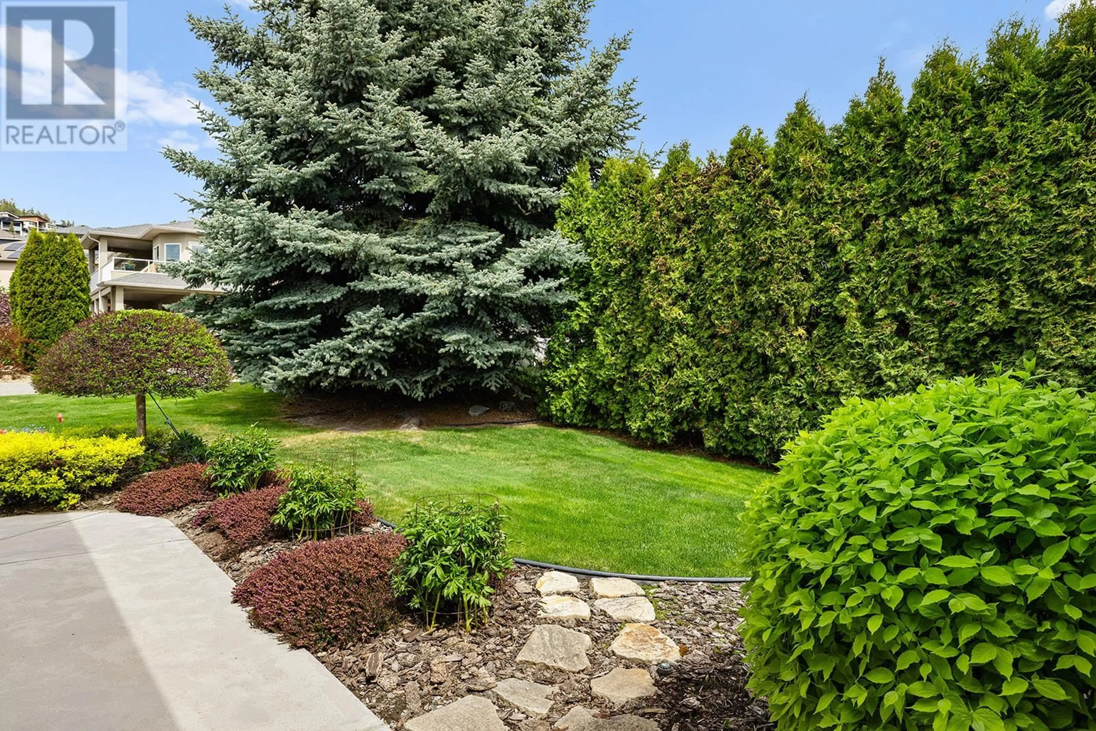 Patio, street for 1619 WILMOT COURT, Kelowna British Columbia V1P1M8