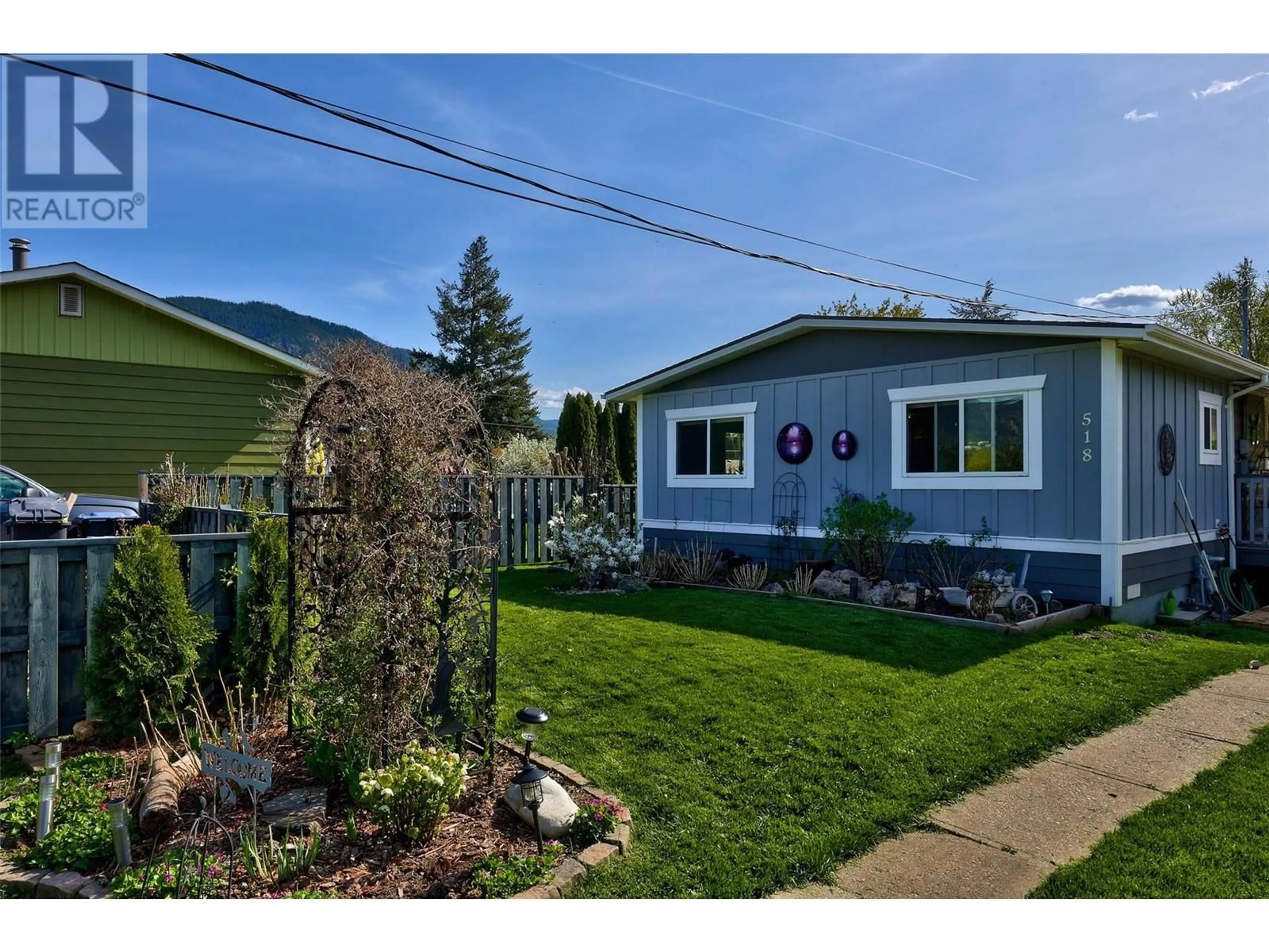 Home with vinyl exterior material, street for 518 PINE STREET, Chase British Columbia V0E1M0