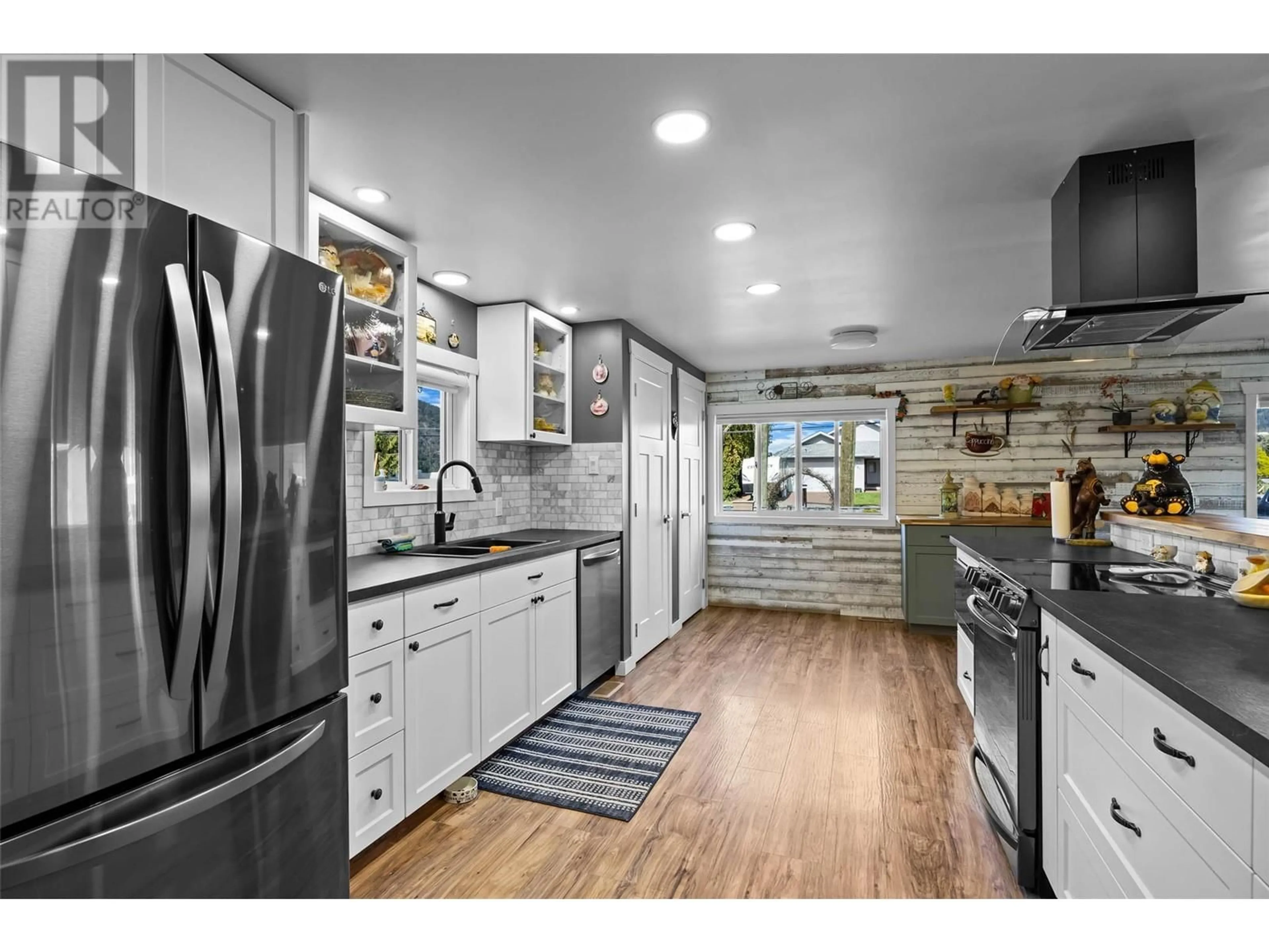 Open concept kitchen, unknown for 518 PINE STREET, Chase British Columbia V0E1M0