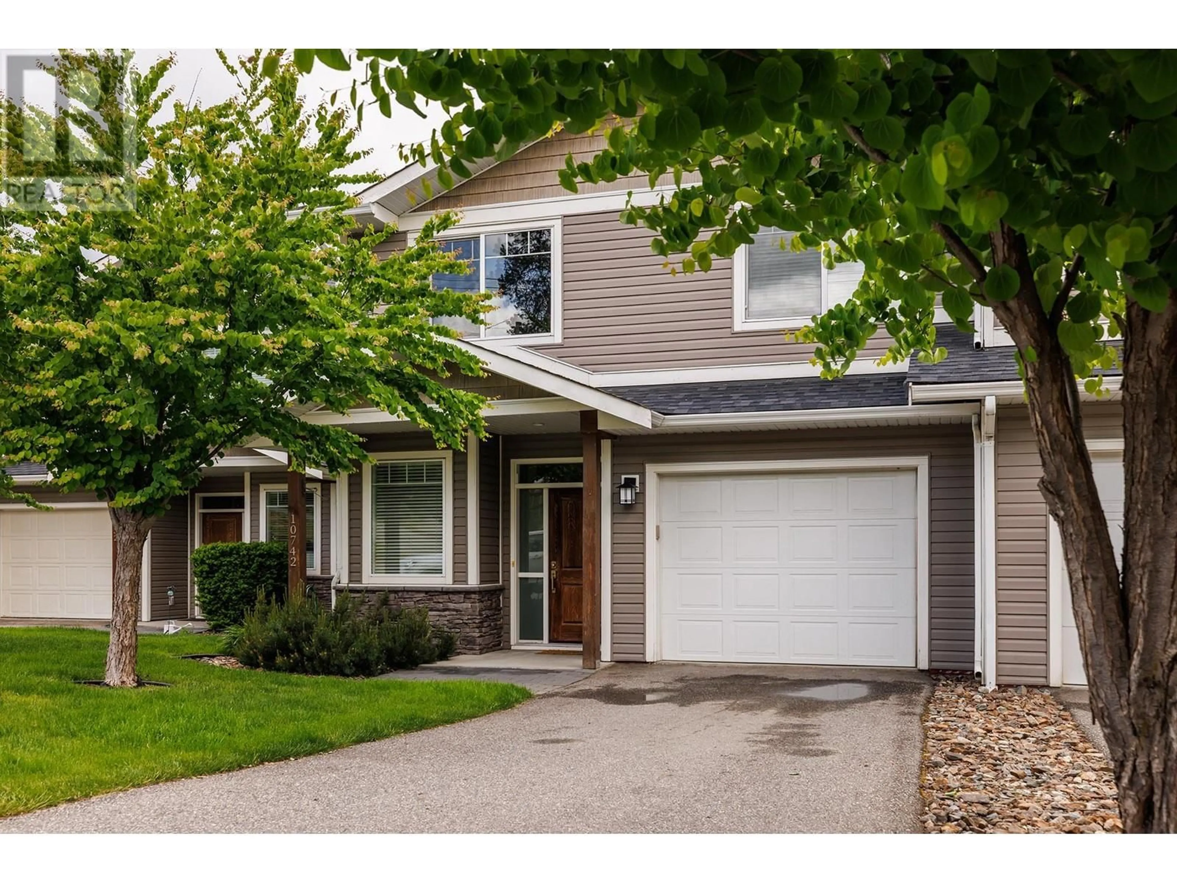 Home with vinyl exterior material, street for 10742 QUAIL ROAD, Lake Country British Columbia V4V1W4