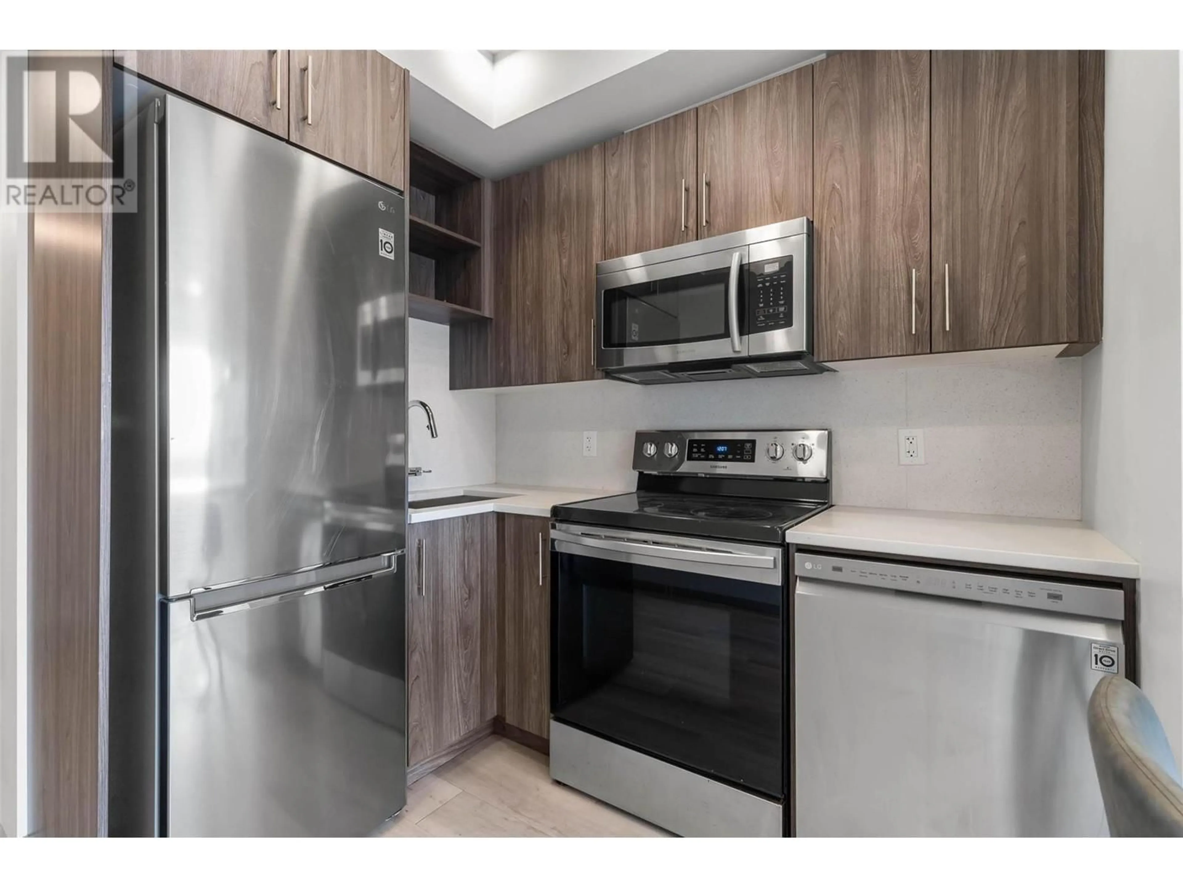 Standard kitchen, unknown for 210 - 345 DOUGALL ROAD NORTH, Kelowna British Columbia V1X0A8