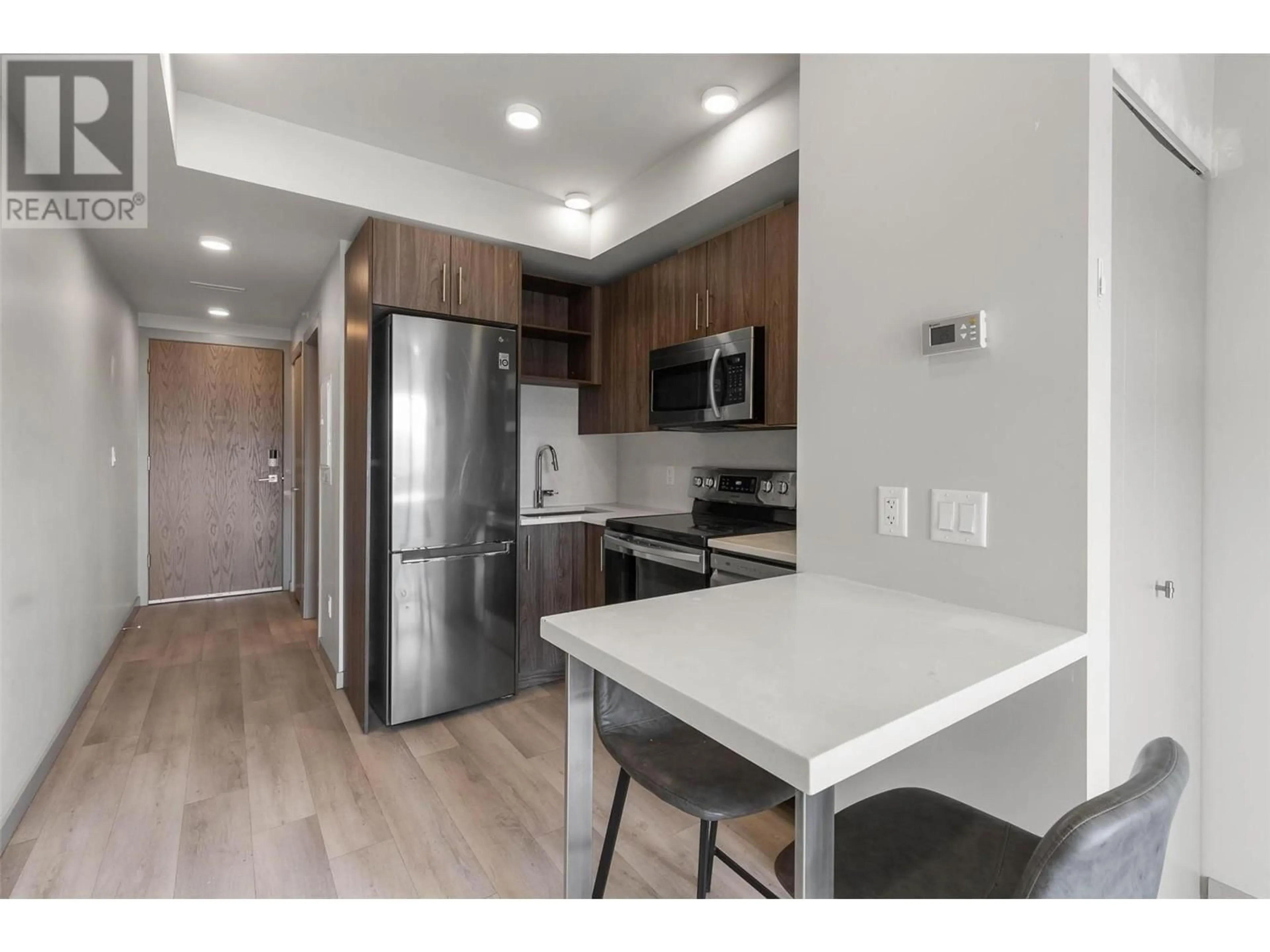Standard kitchen, unknown for 210 - 345 DOUGALL ROAD NORTH, Kelowna British Columbia V1X0A8