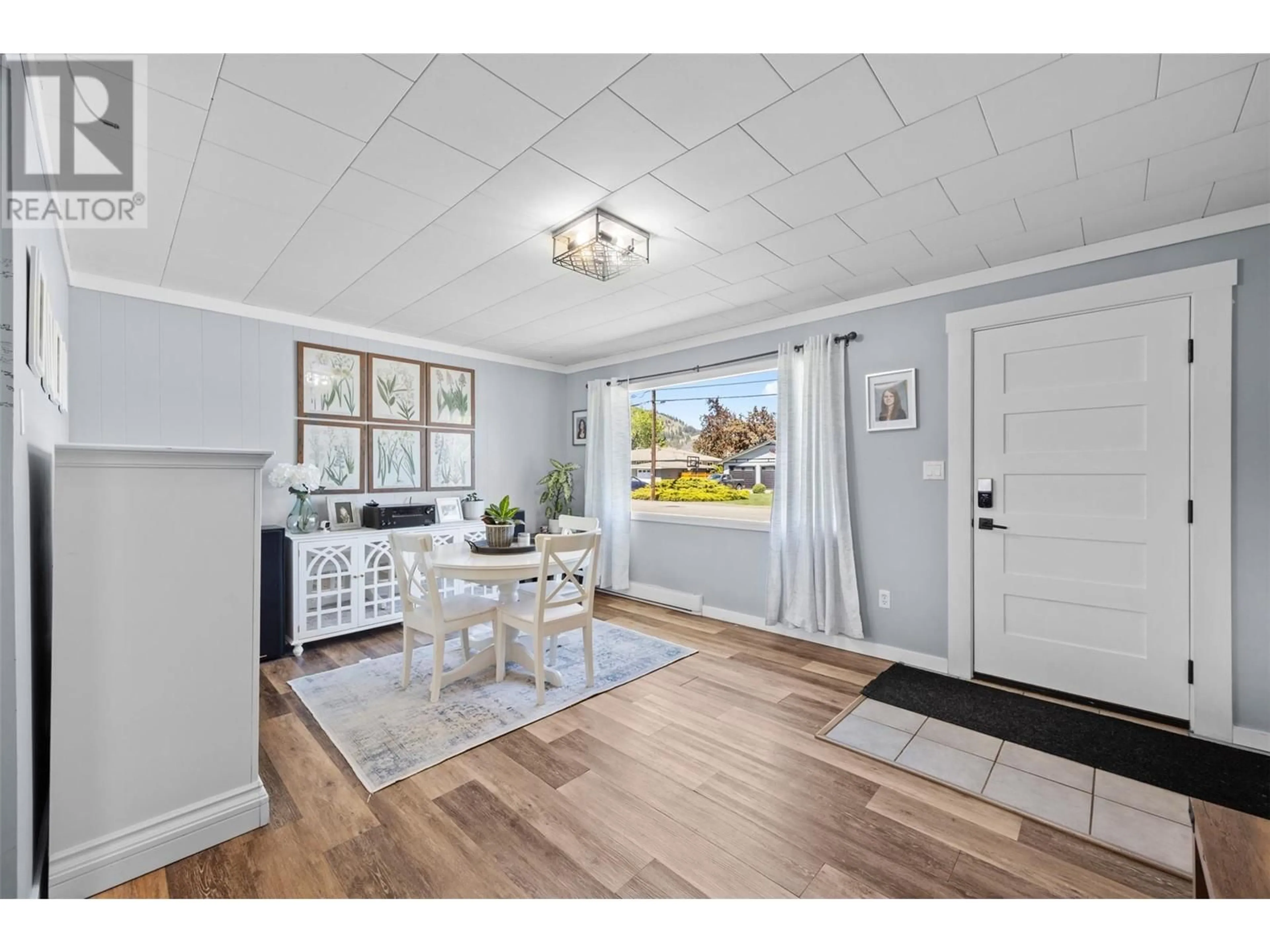 Indoor entryway for 11109 BARCLAY STREET, Summerland British Columbia V0H1Z0