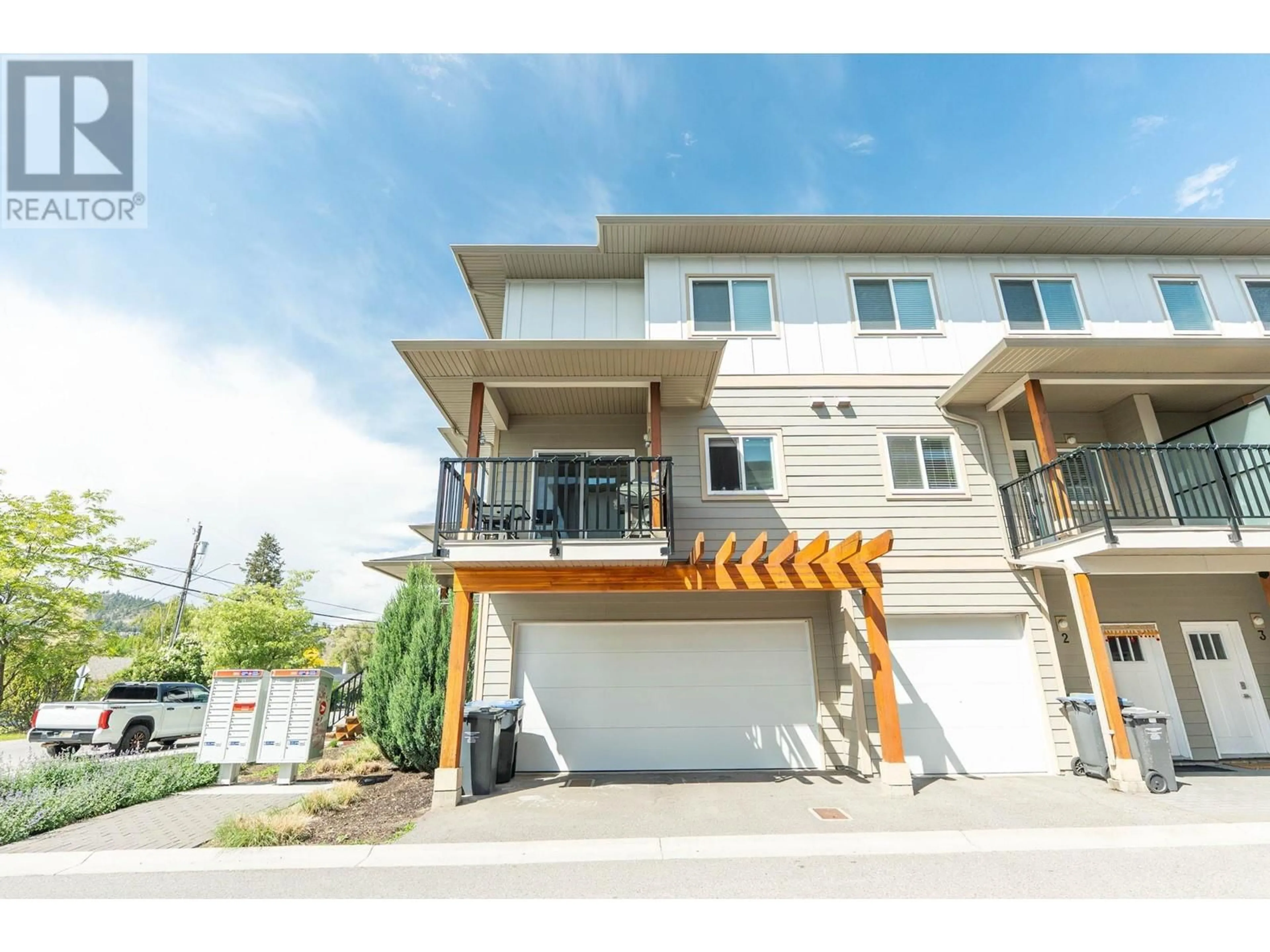 Home with vinyl exterior material, street for 1 - 255 TAYLOR ROAD, Kelowna British Columbia V1X4G1