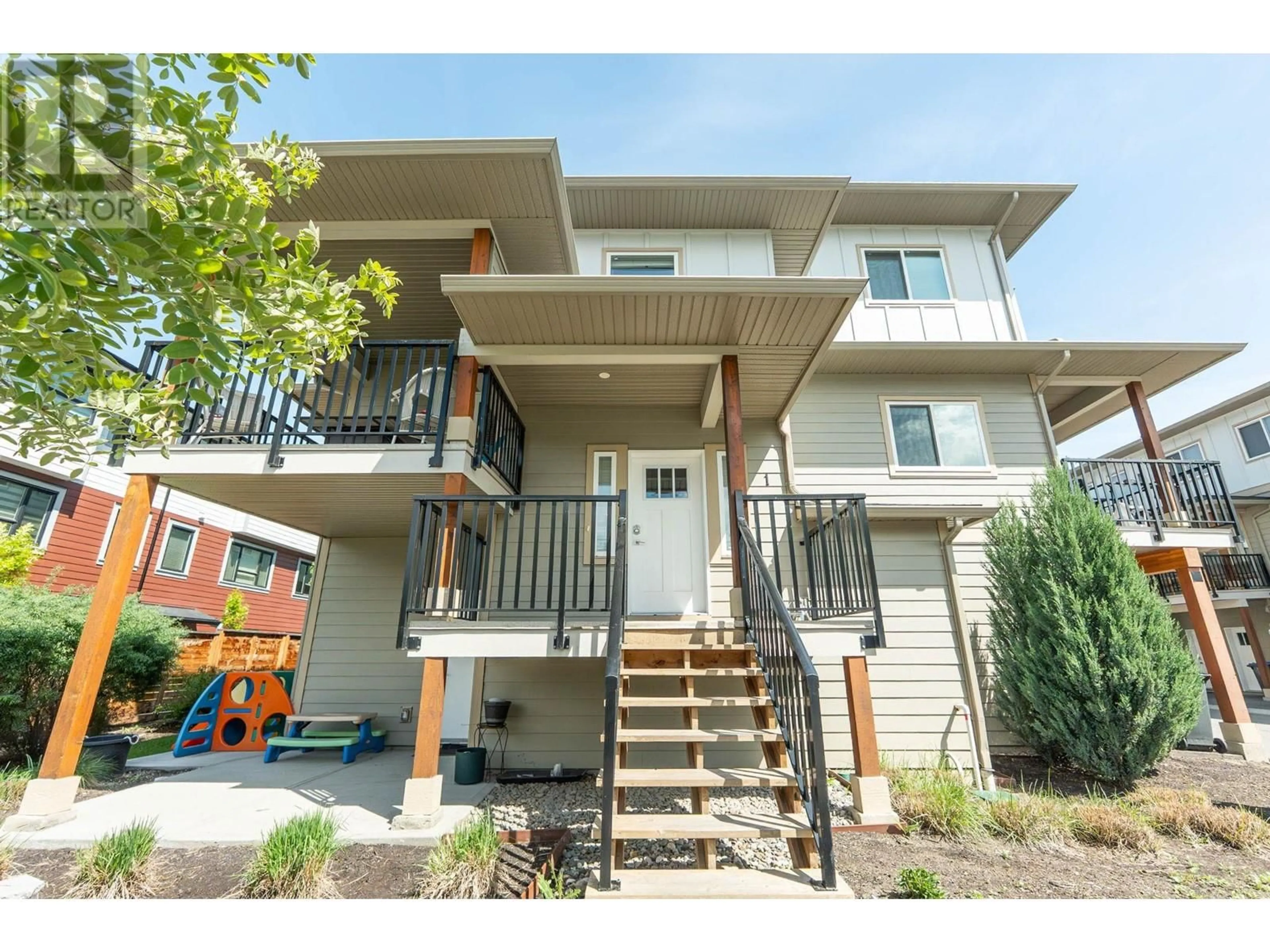 Home with vinyl exterior material, street for 1 - 255 TAYLOR ROAD, Kelowna British Columbia V1X4G1