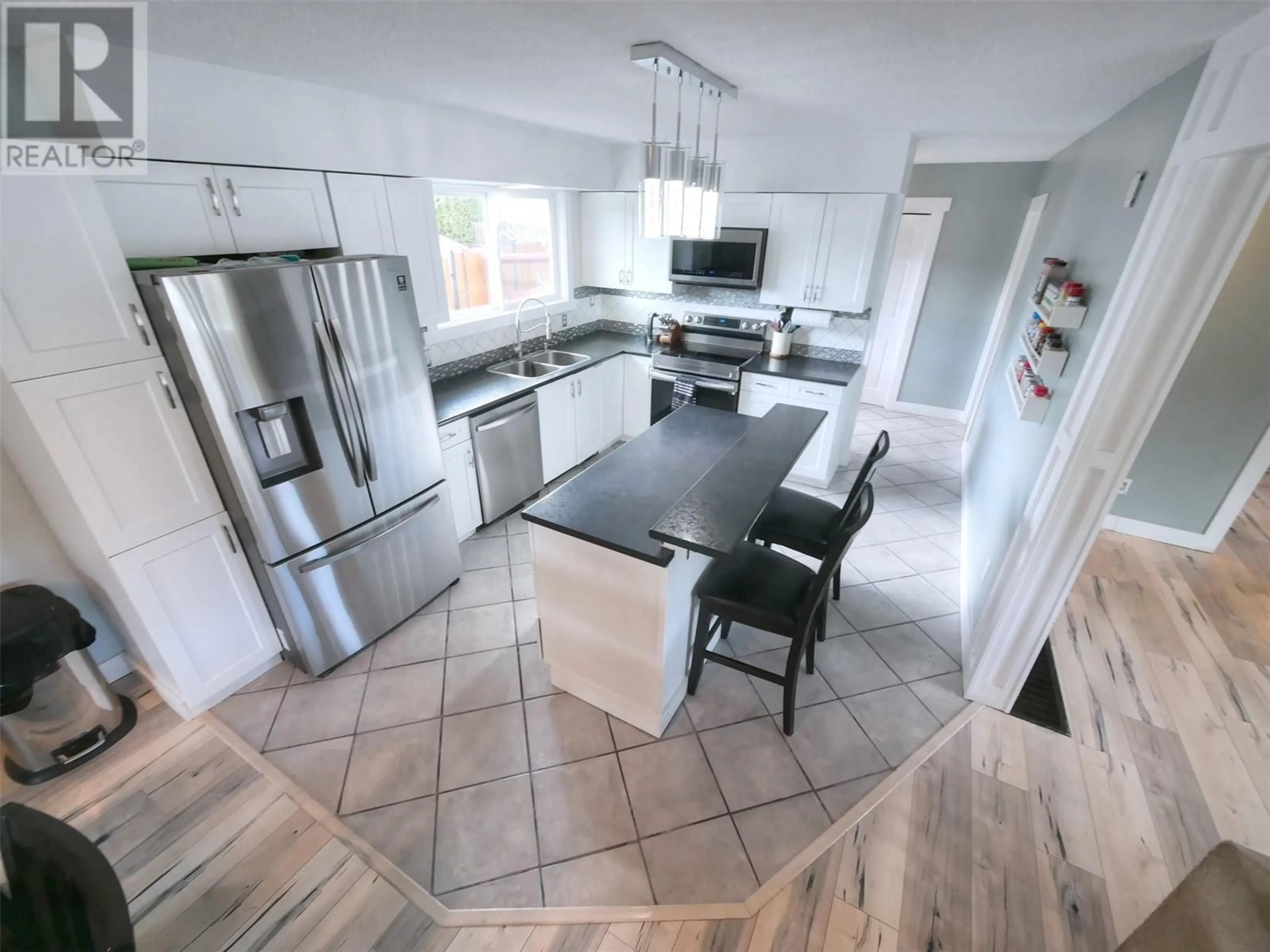 Open concept kitchen, ceramic/tile floor for 21 DUNCAN AVENUE, Fruitvale British Columbia V0G1L0