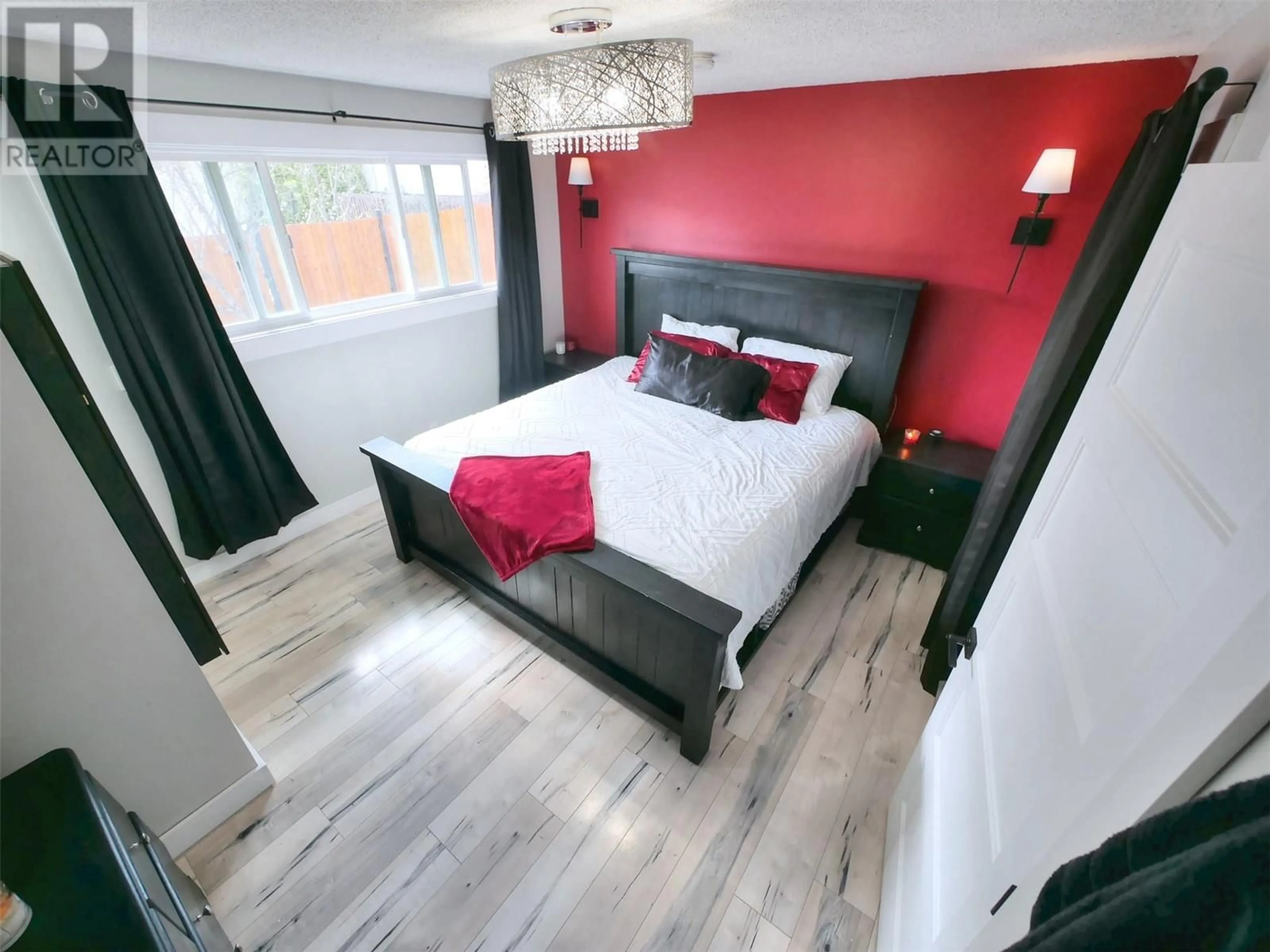 Bedroom with bed, wood/laminate floor for 21 DUNCAN AVENUE, Fruitvale British Columbia V0G1L0