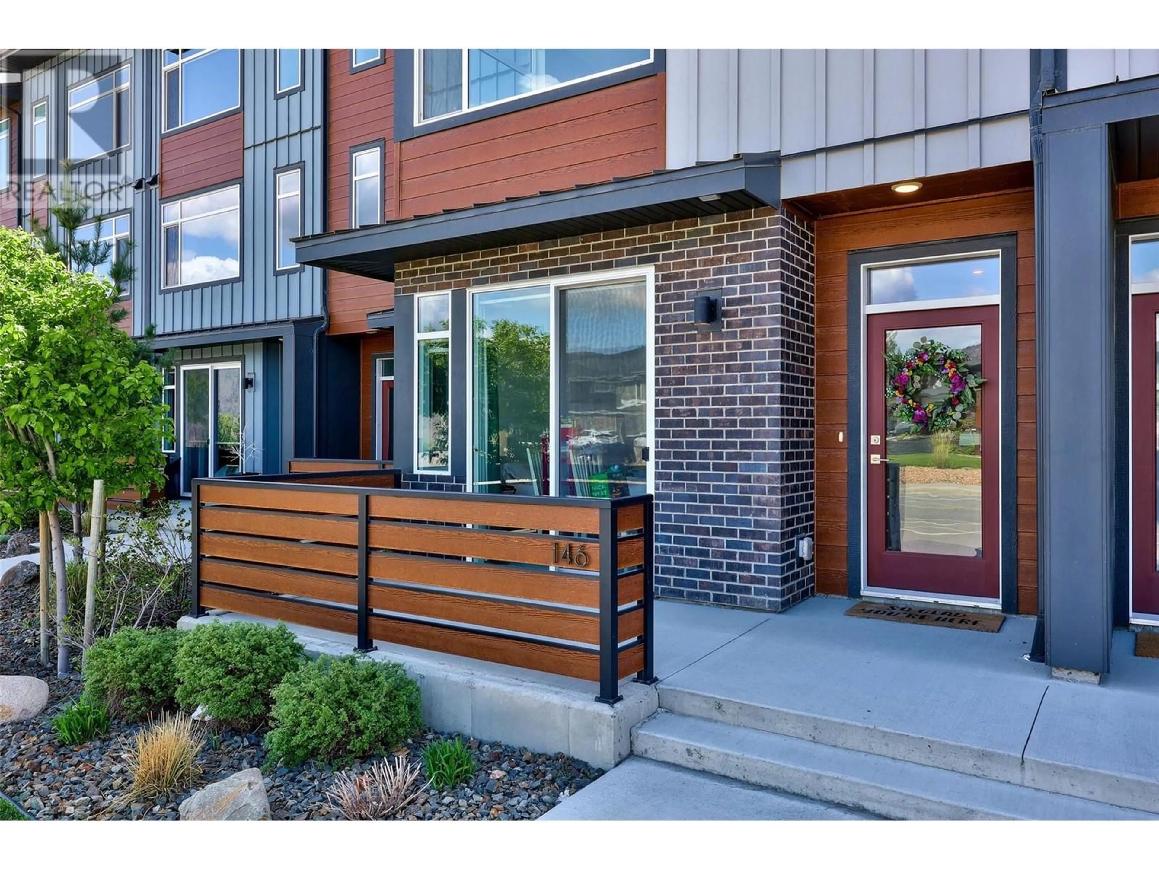 Indoor entryway for 146 - 1901 QU'APPELLE BOULEVARD, Kamloops British Columbia V2E0C9