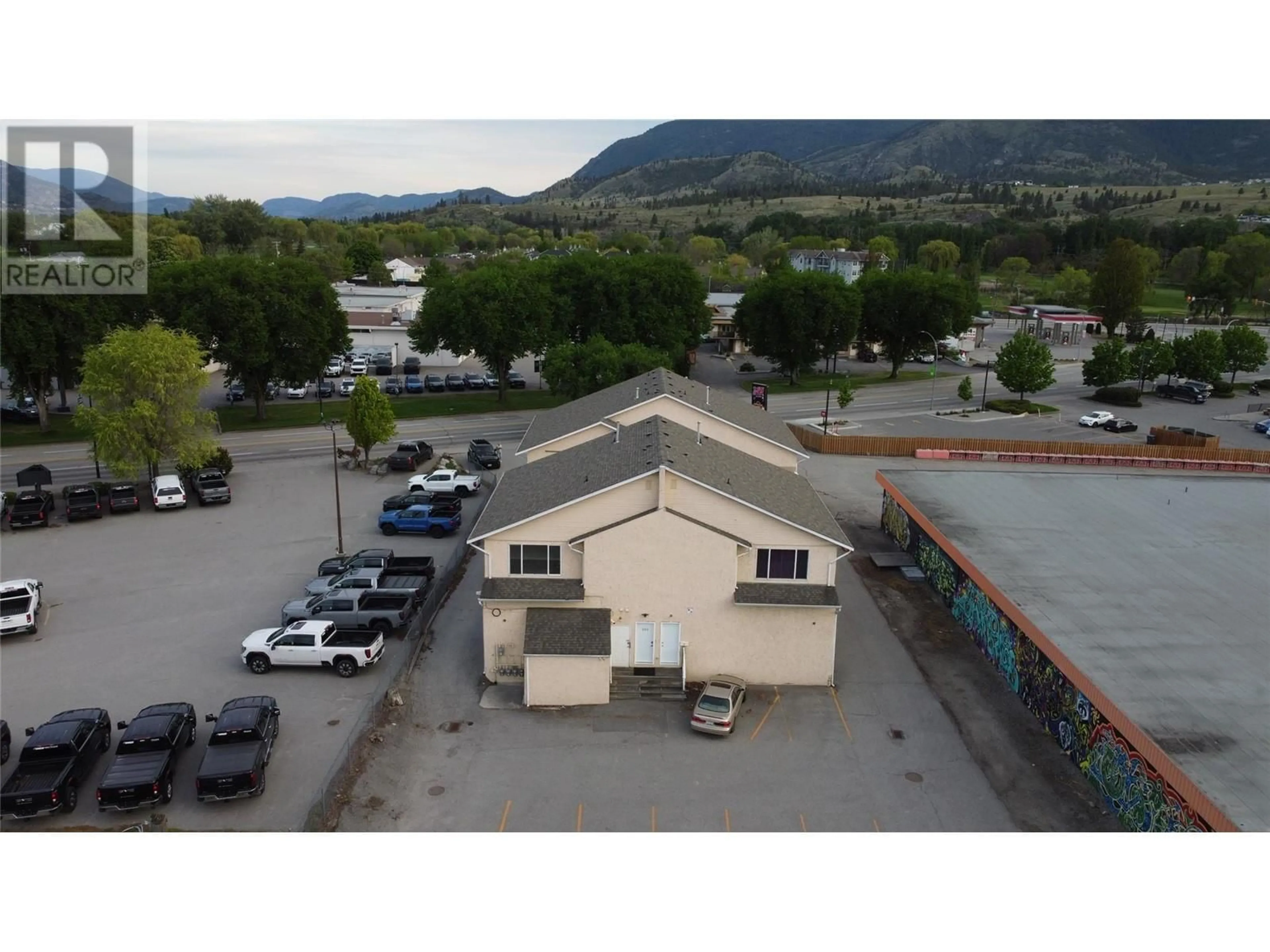 A pic from outside/outdoor area/front of a property/back of a property/a pic from drone, mountain view for 203 - 1027 WESTMINSTER AVENUE, Penticton British Columbia V2A1L4
