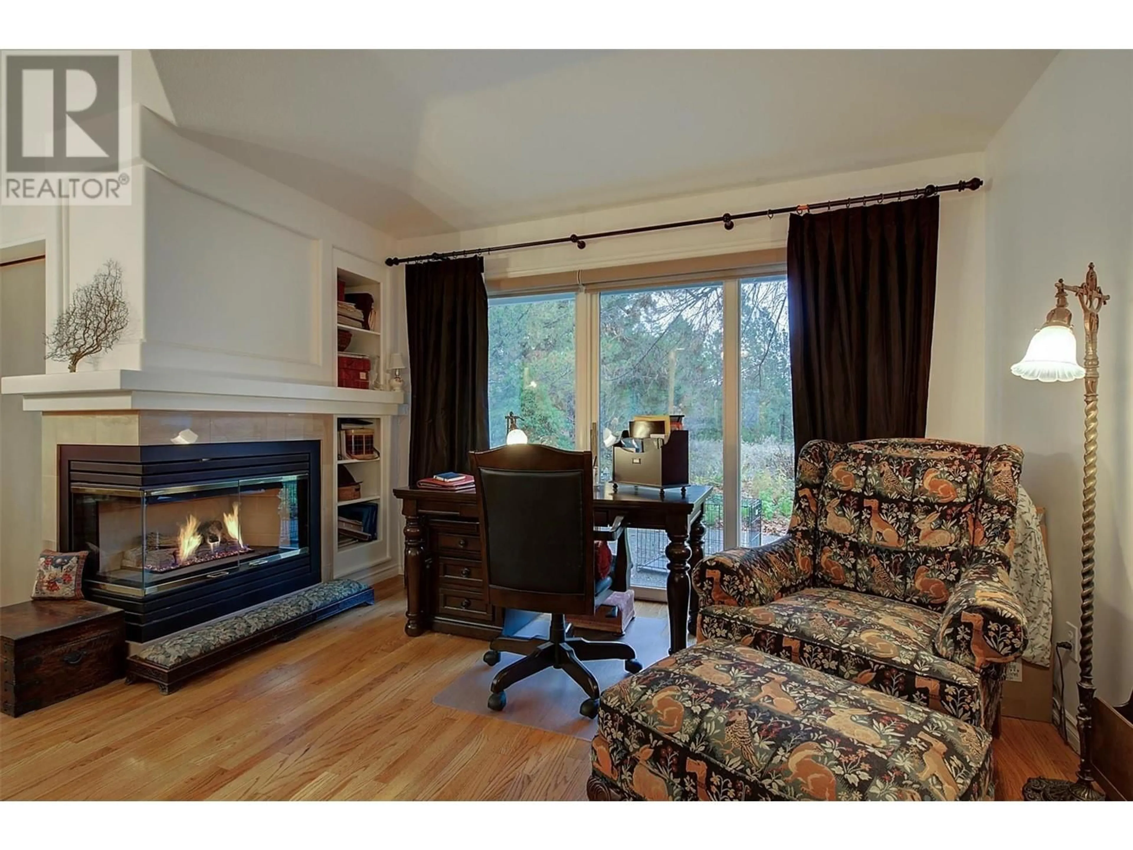 Living room with furniture, wood/laminate floor for 3889 GALLAGHERS OTHER, Kelowna British Columbia V1W3Z9