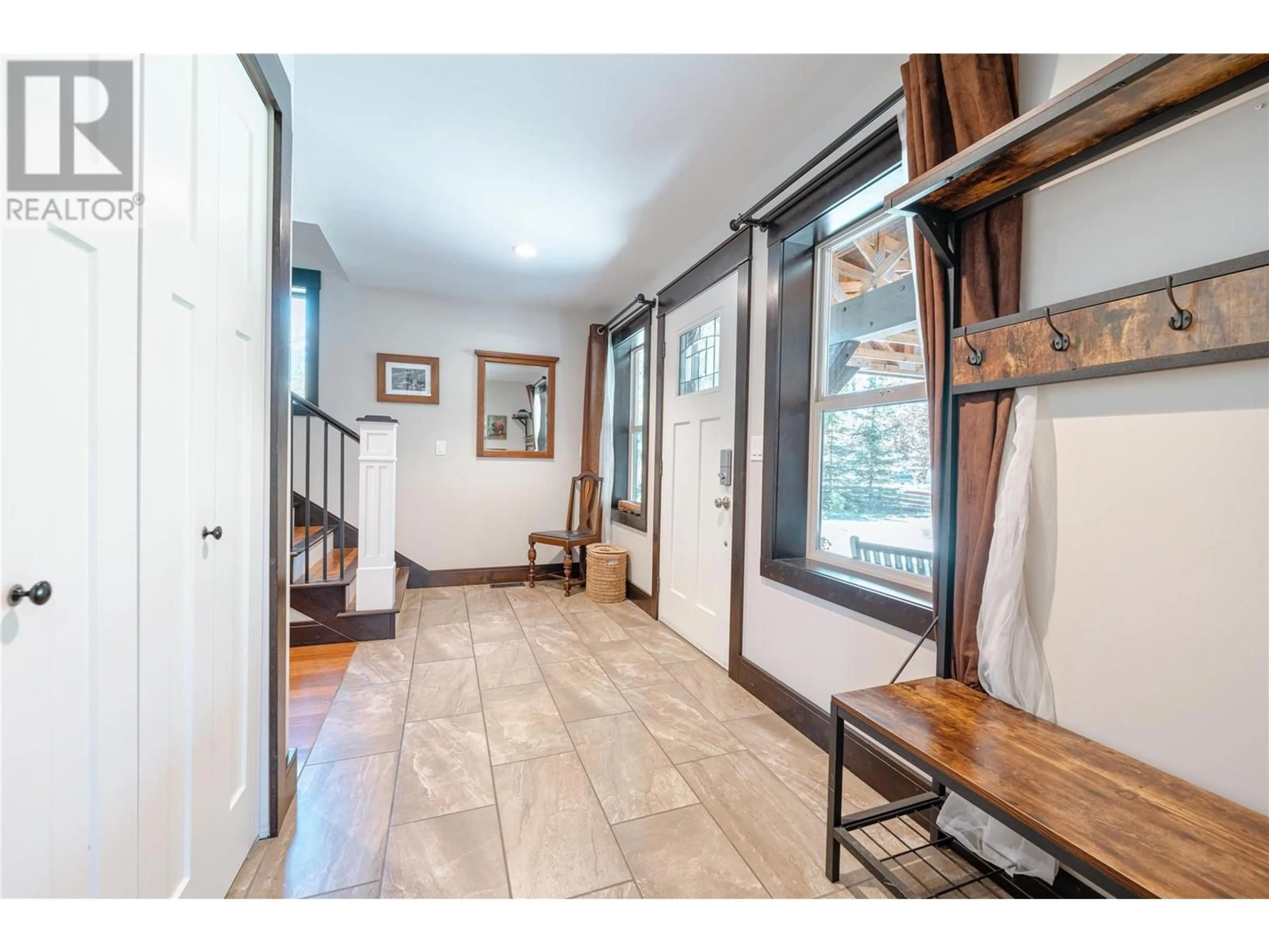 Indoor entryway for 1757 SUNNYSIDE ROAD, Revelstoke British Columbia V0E2S0