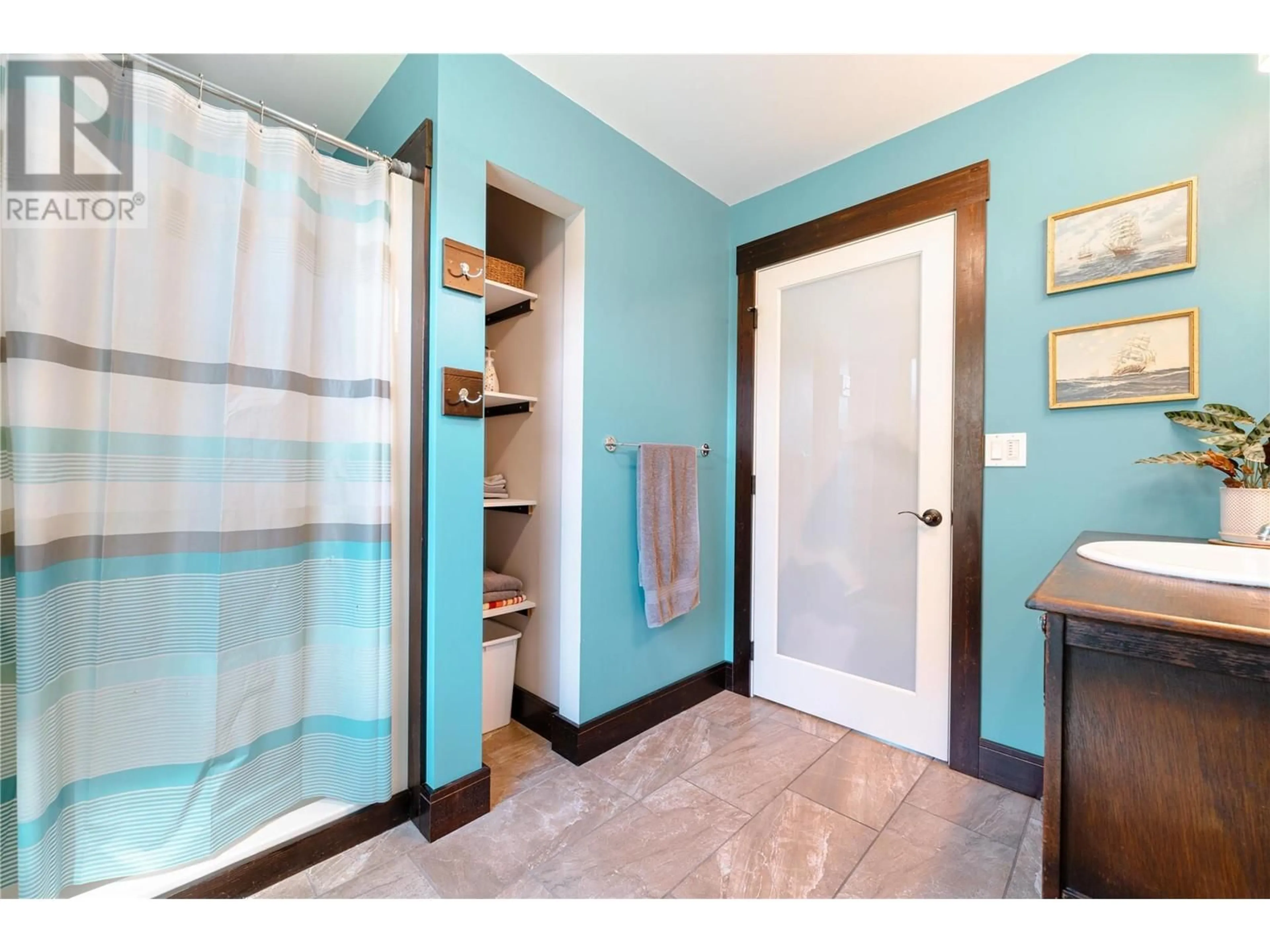 Contemporary bathroom, unknown for 1757 SUNNYSIDE ROAD, Revelstoke British Columbia V0E2S0