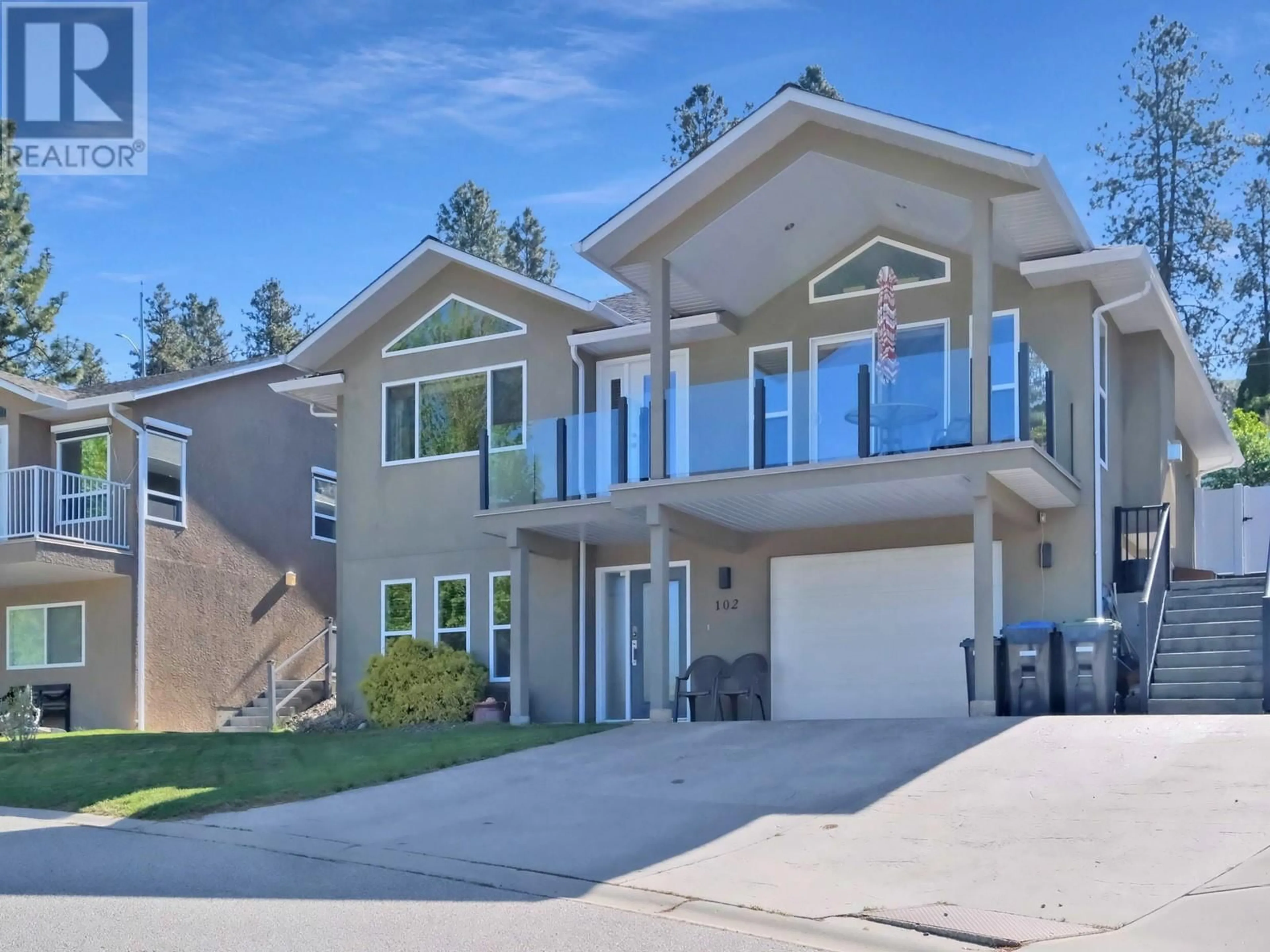 Home with vinyl exterior material, street for 102 - 695 PINEVIEW ROAD, Penticton British Columbia V2A7S8