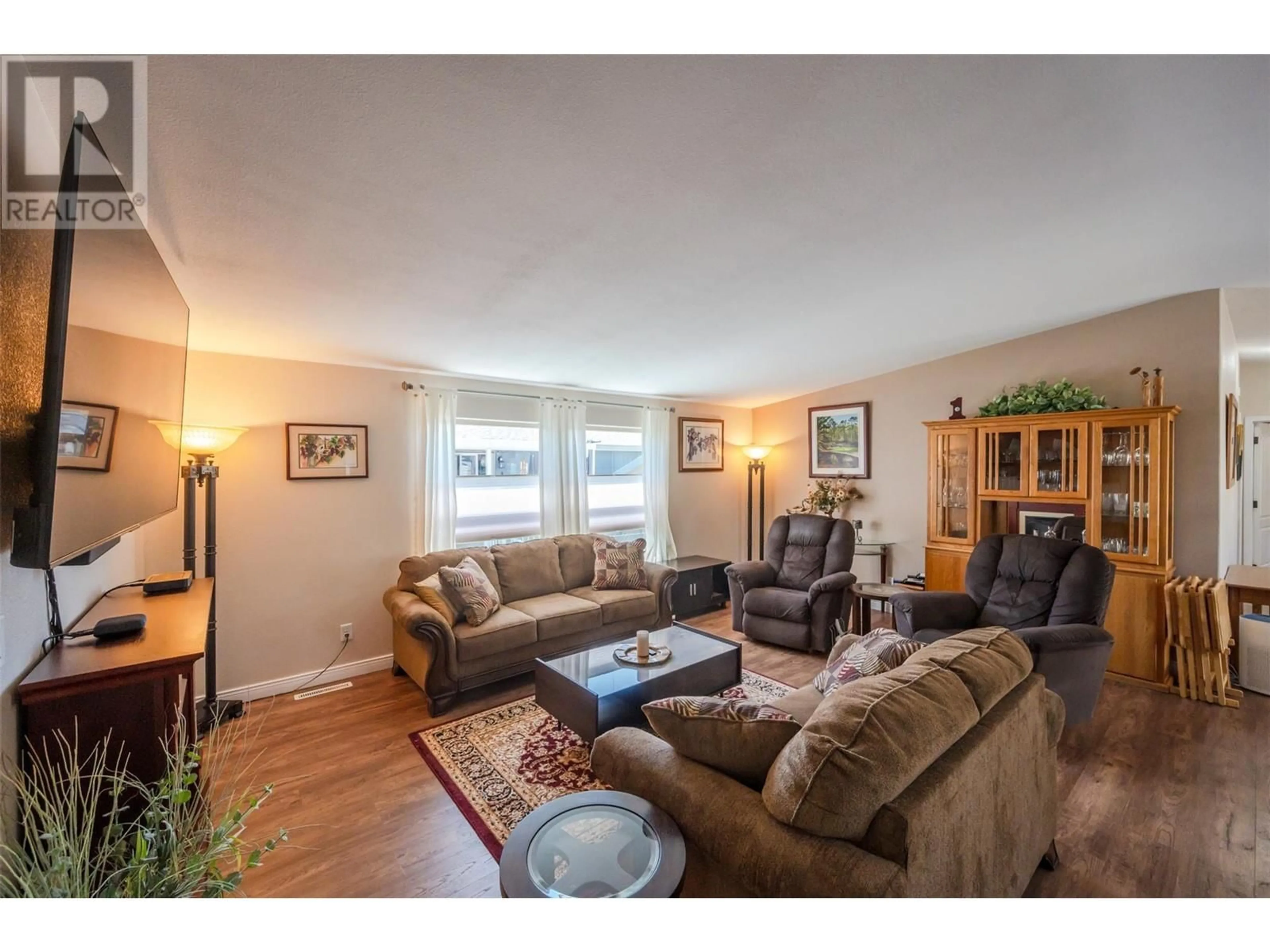 Living room with furniture, wood/laminate floor for 55 - 8300 GALLAGHER LAKE FRONTAGE ROAD, Oliver British Columbia V0H1T2