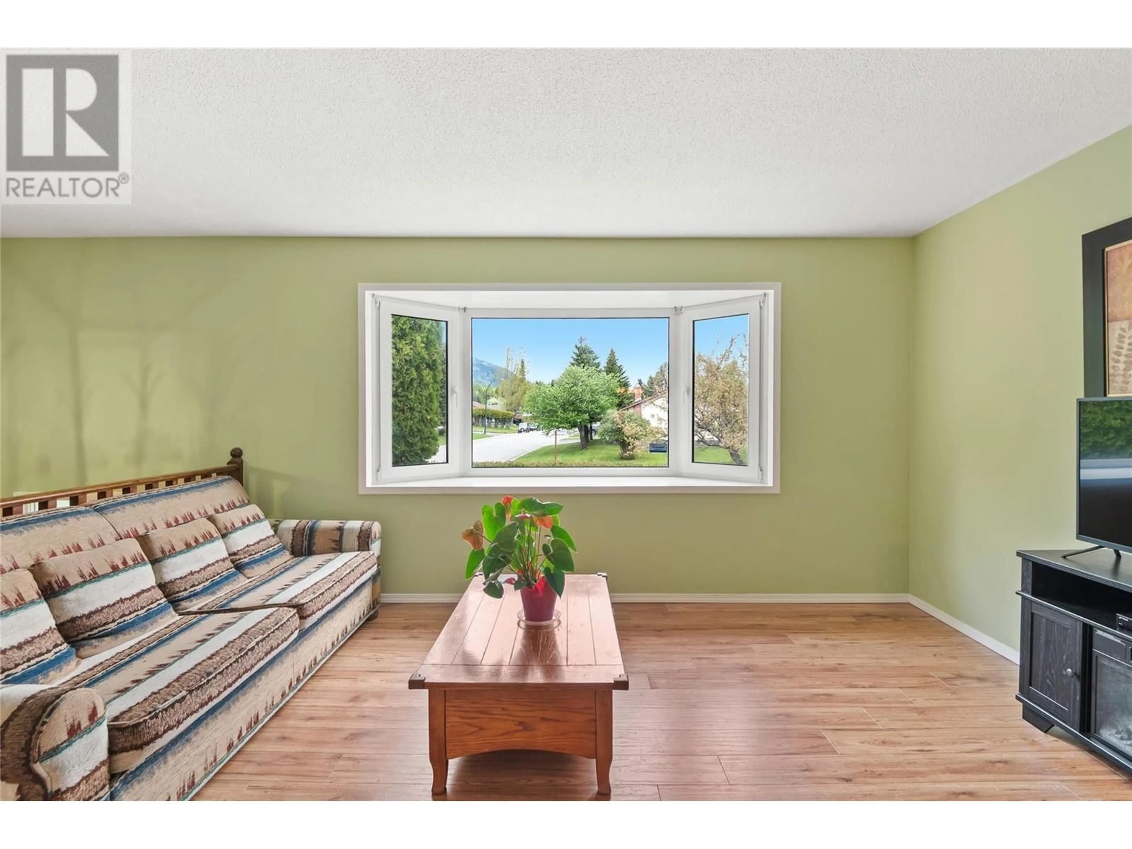 Living room with furniture, wood/laminate floor for 407 ENGELMANN SPRUCE DRIVE, Sparwood British Columbia V0B2G0