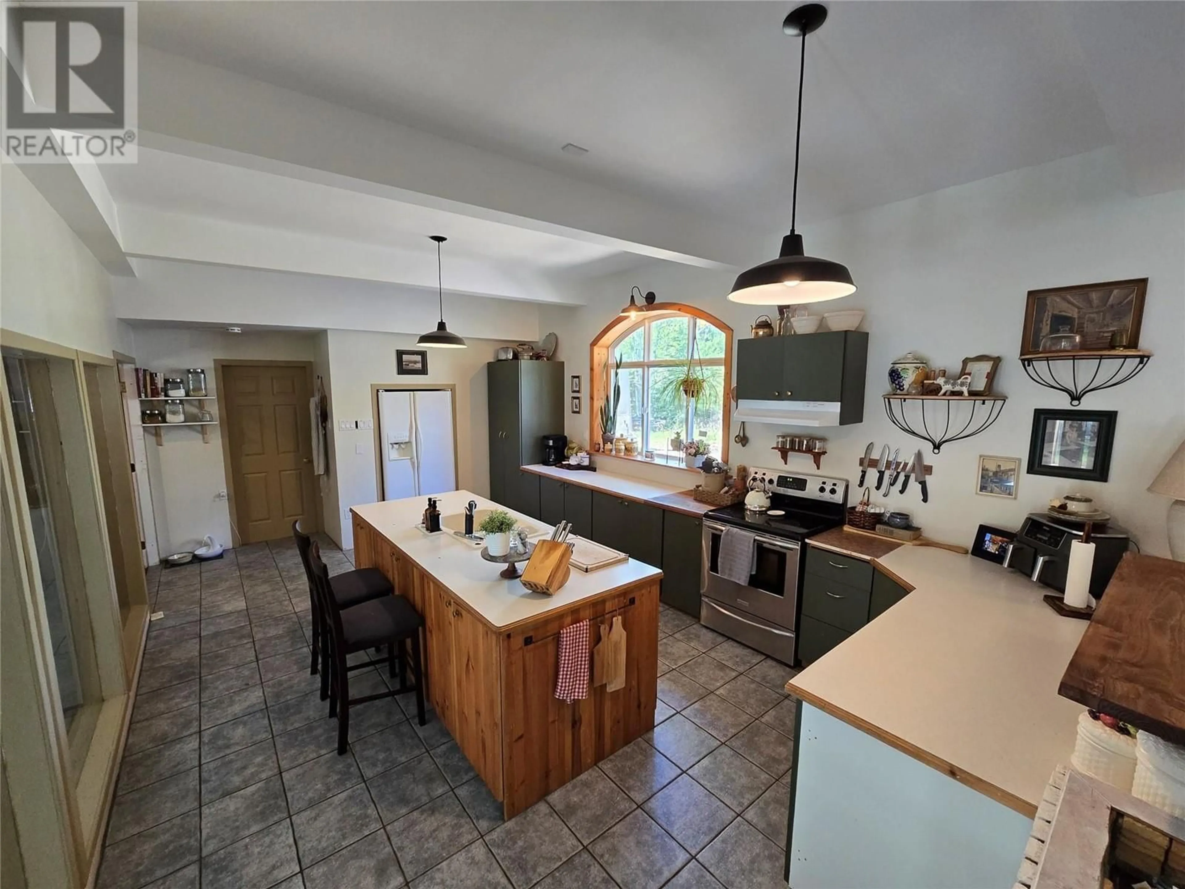 Open concept kitchen, ceramic/tile floor for 643 KENNEDY ROAD, Clearwater British Columbia V0E1N1