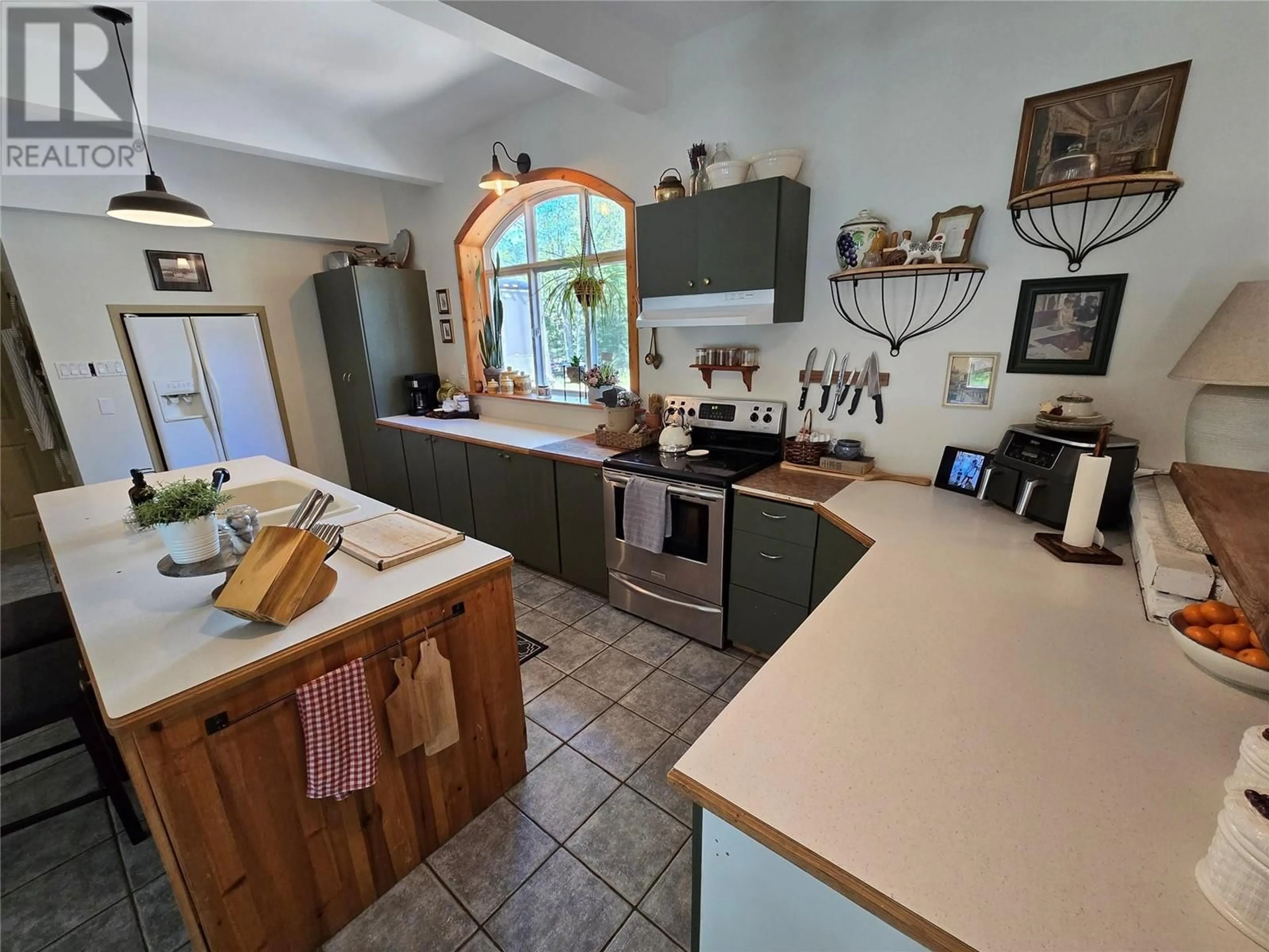 Standard kitchen, unknown for 643 KENNEDY ROAD, Clearwater British Columbia V0E1N1