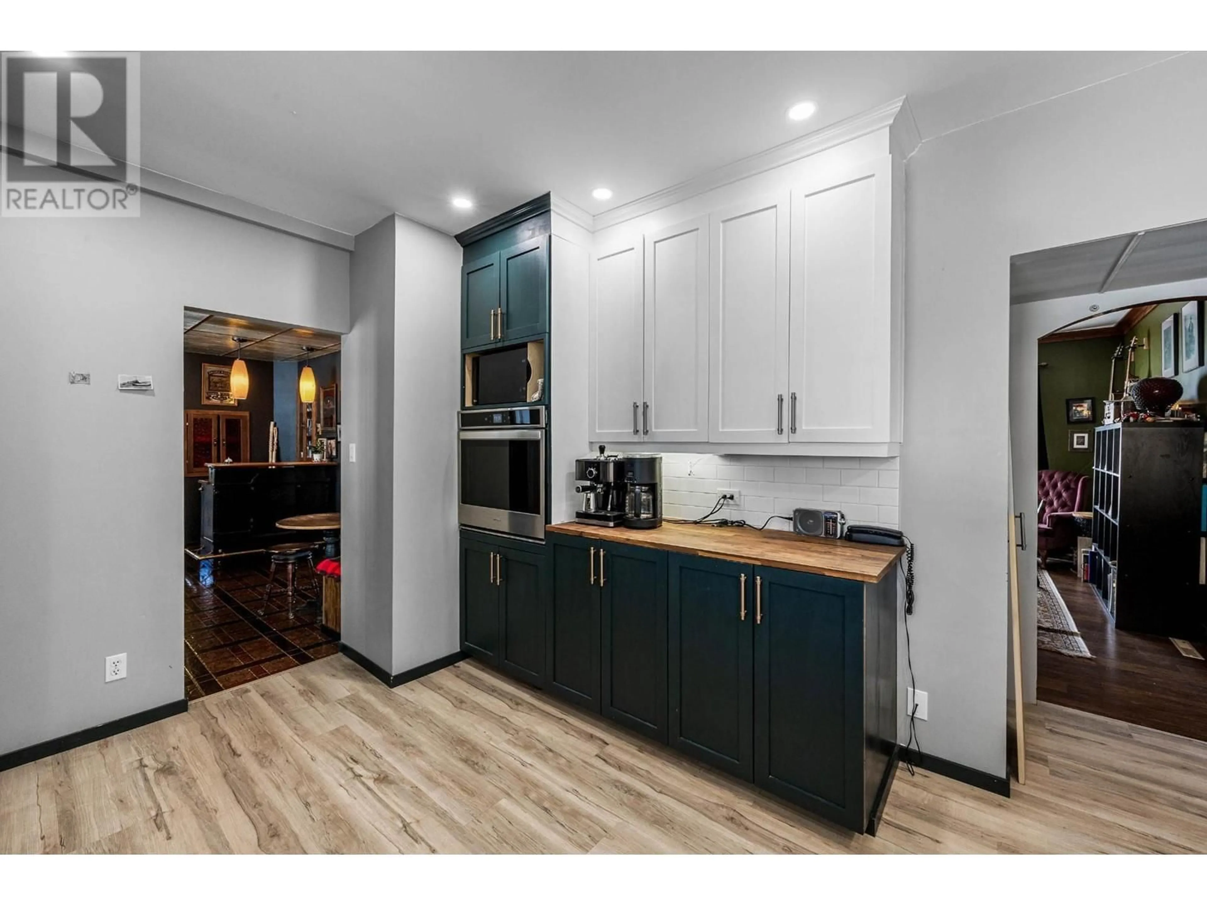 Open concept kitchen, wood/laminate floor for 511 BRINK STREET, Ashcroft British Columbia V0K1A0