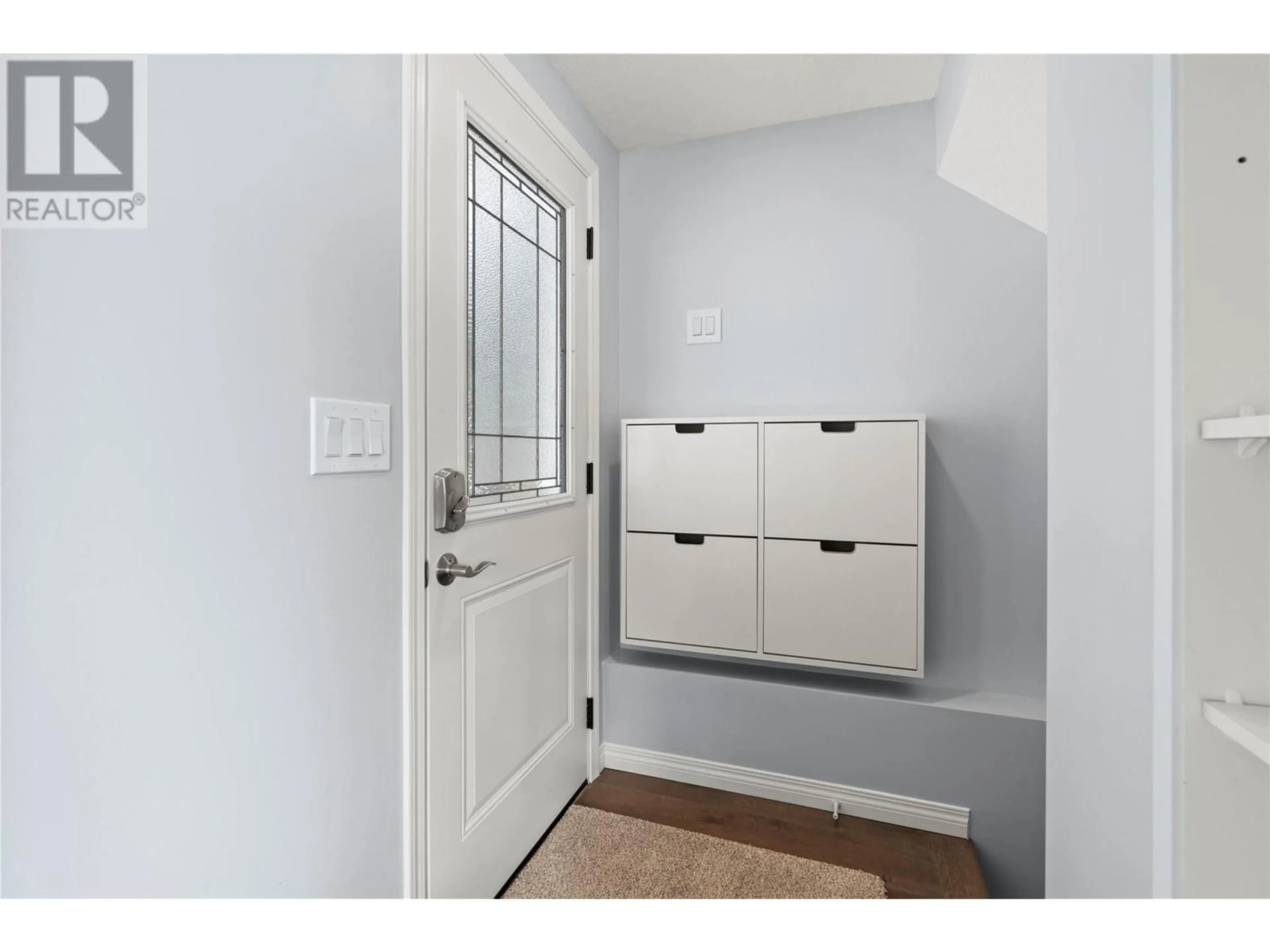 Indoor entryway for 114 ELK STREET, Vernon British Columbia V1H2A1
